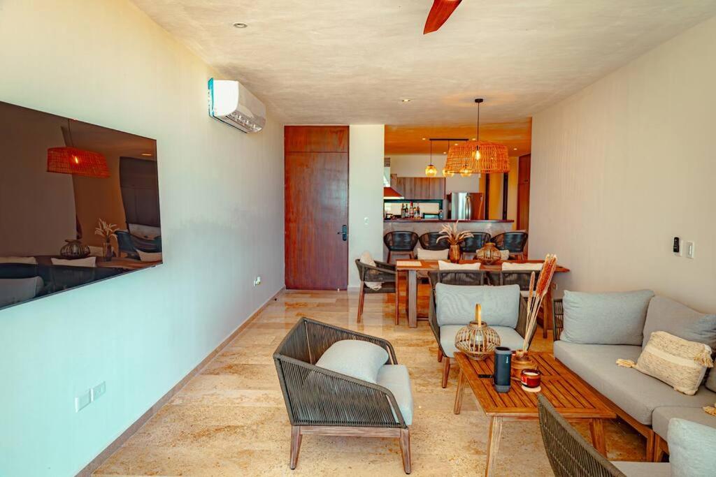 Luxury Ocean Front Apartment view 5