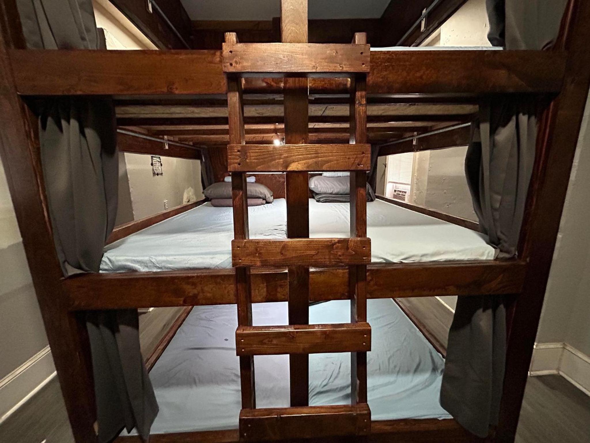 Philly Coed Dorm!! 15 Min Train to Center City!! - Image 4