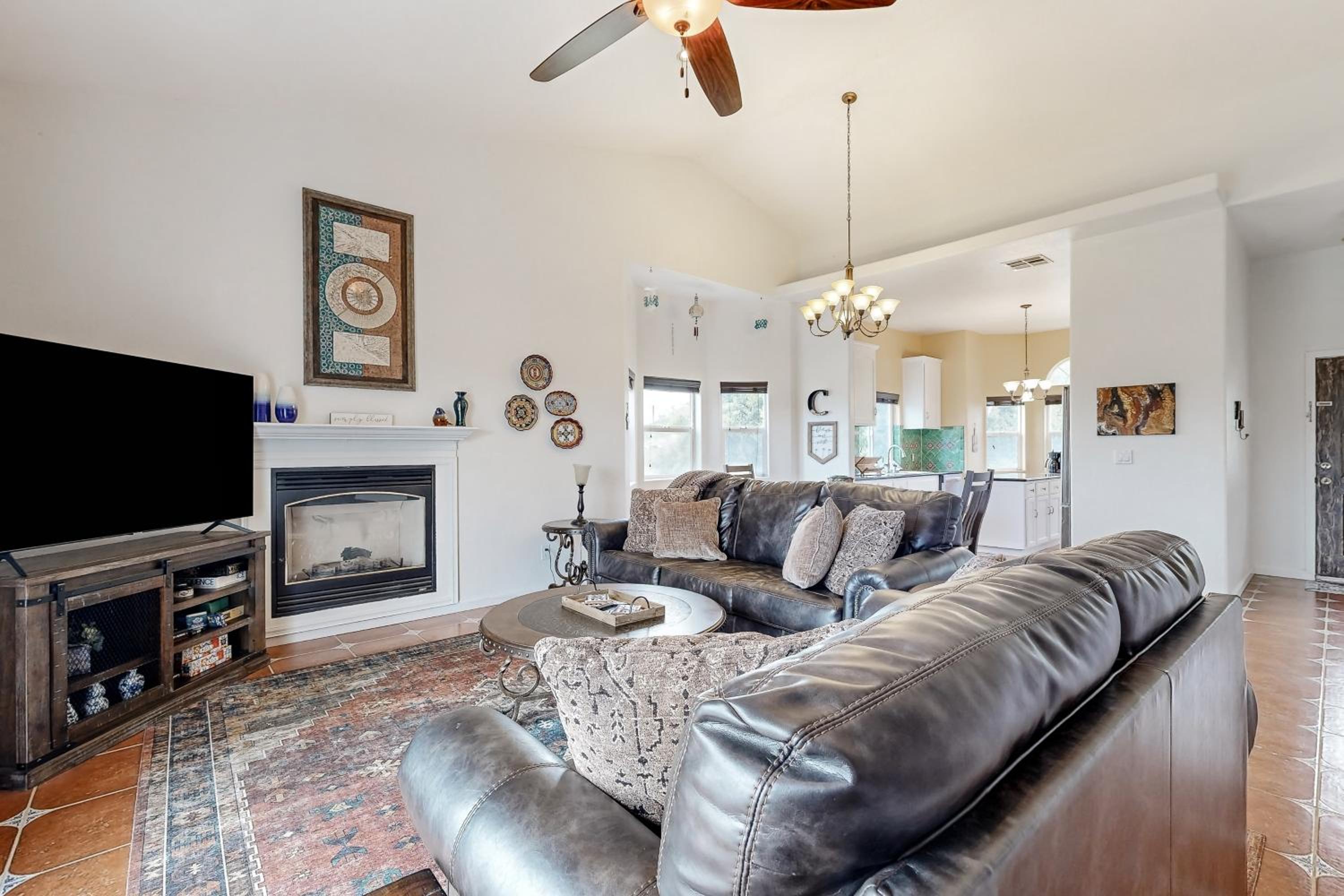 3BR Updated Mtn-View Home with Hot Tub and Fireplace