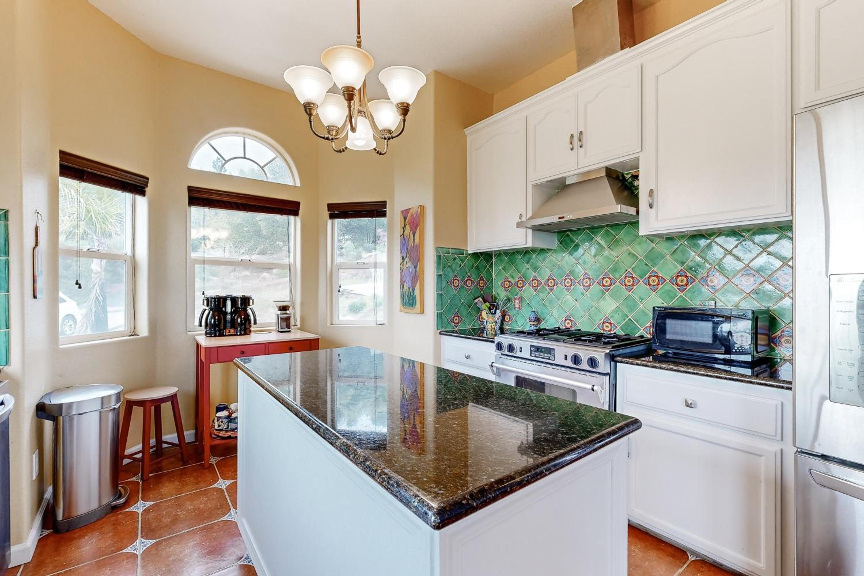 3BR Updated Mtn-View Home with Hot Tub and Fireplace