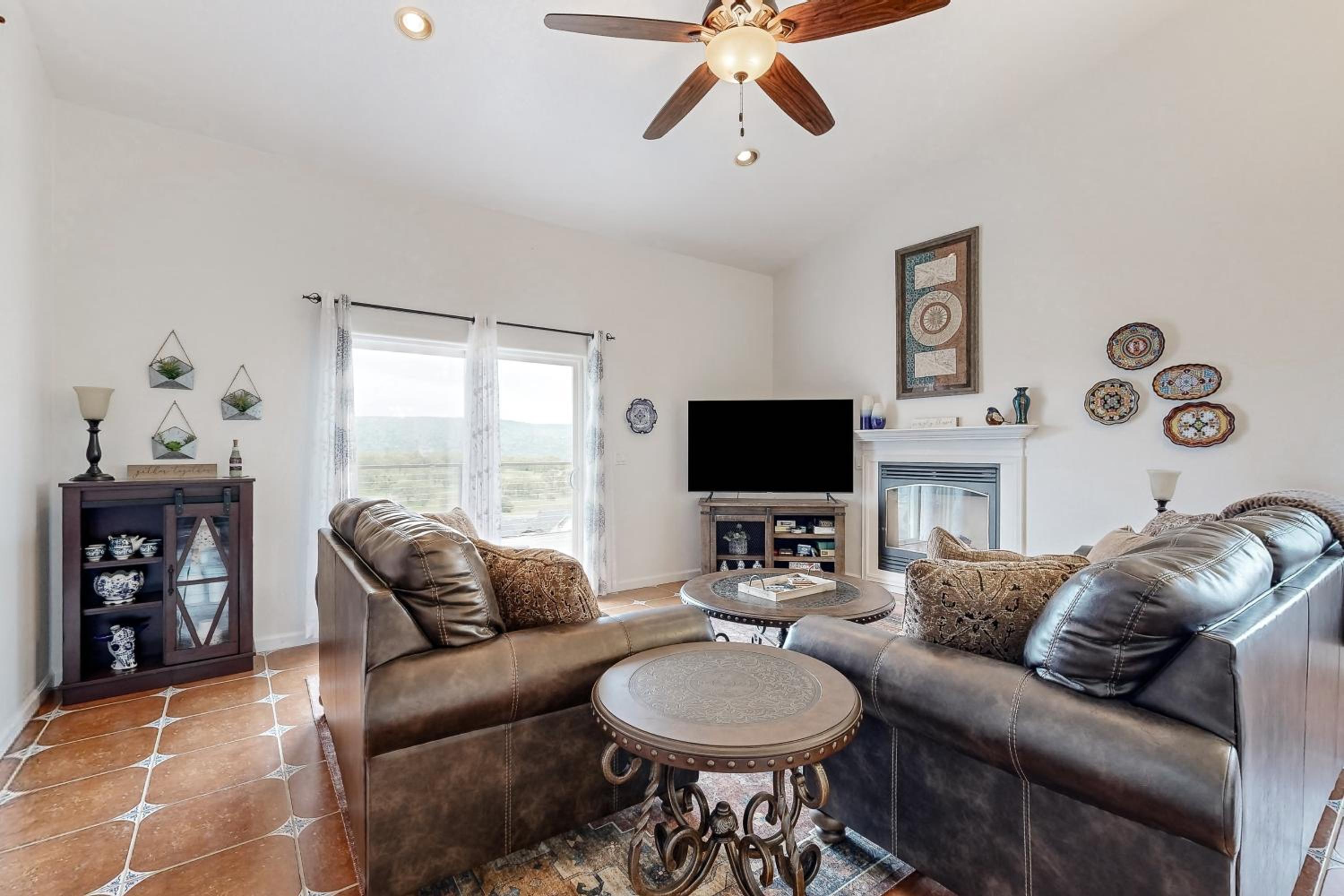 3BR Updated Mtn-View Home with Hot Tub and Fireplace