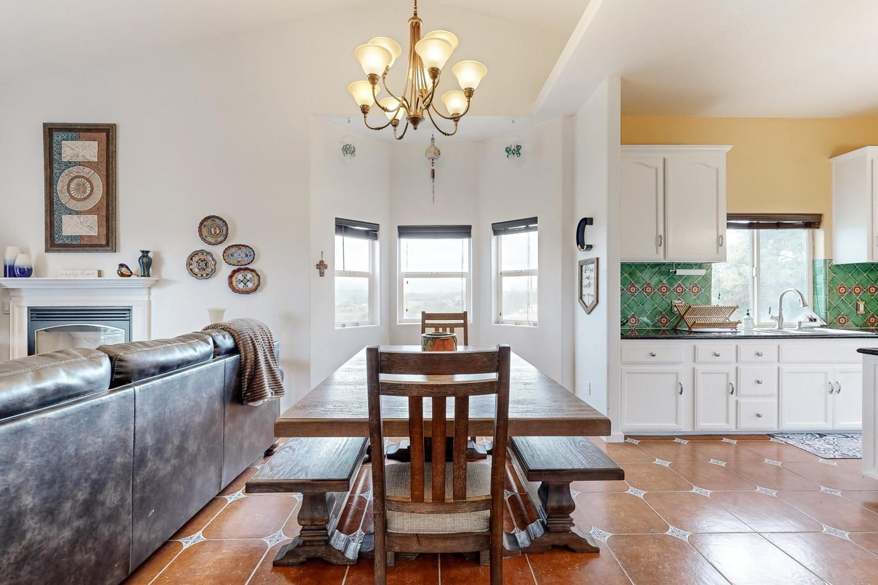 3BR Updated Mtn-View Home with Hot Tub and Fireplace