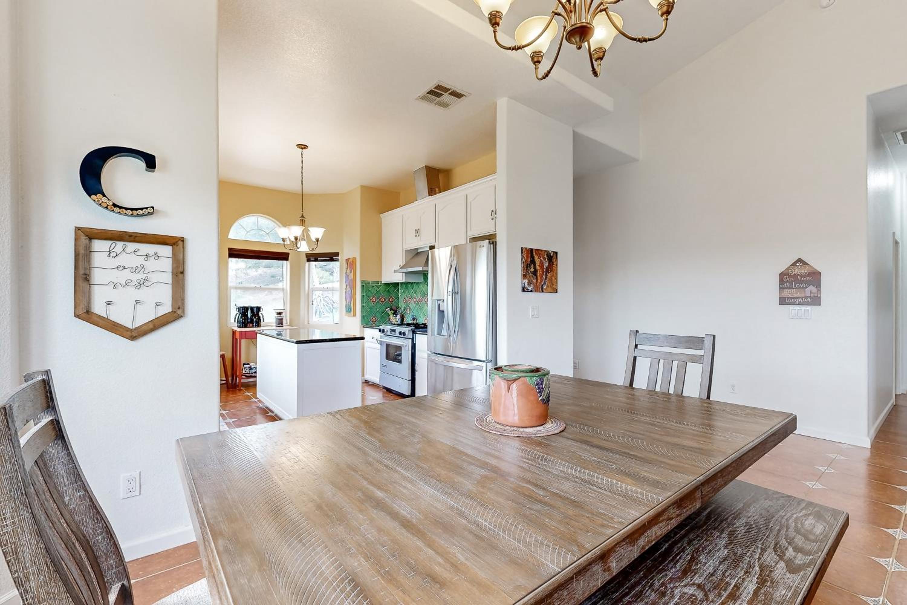 3BR Updated Mtn-View Home with Hot Tub and Fireplace