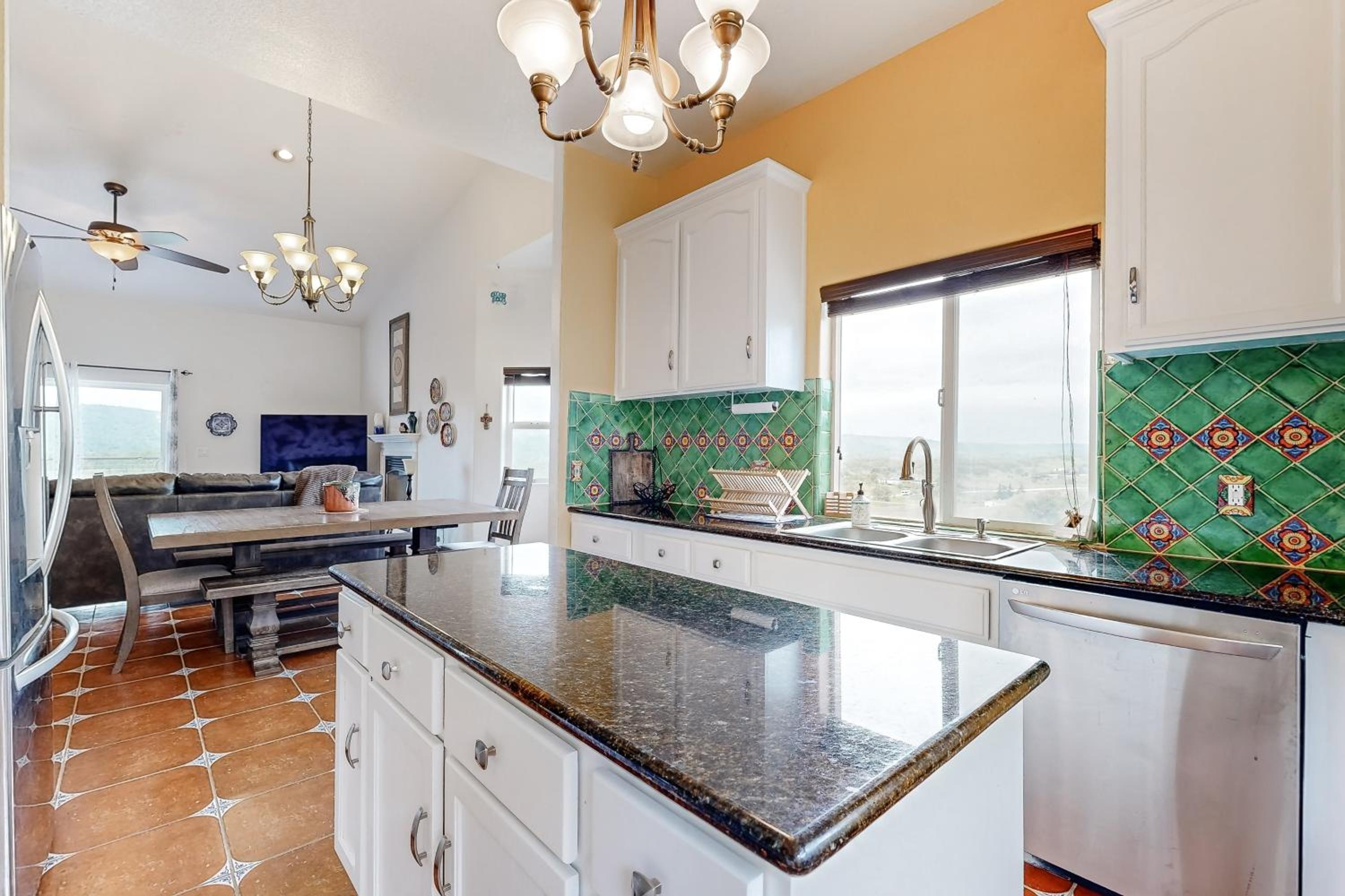 3BR Updated Mtn-View Home with Hot Tub and Fireplace