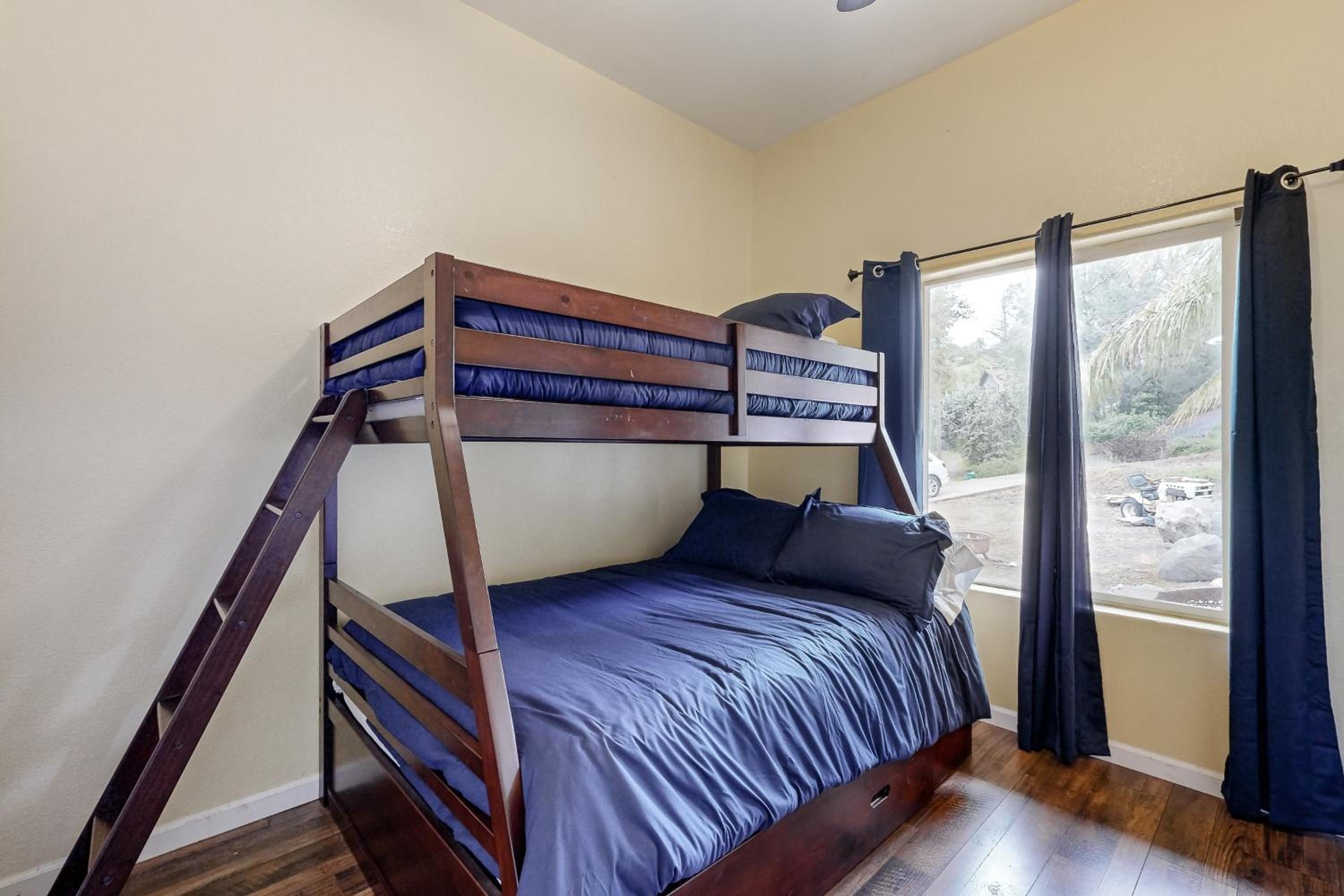 3BR Updated Mtn-View Home with Hot Tub and Fireplace