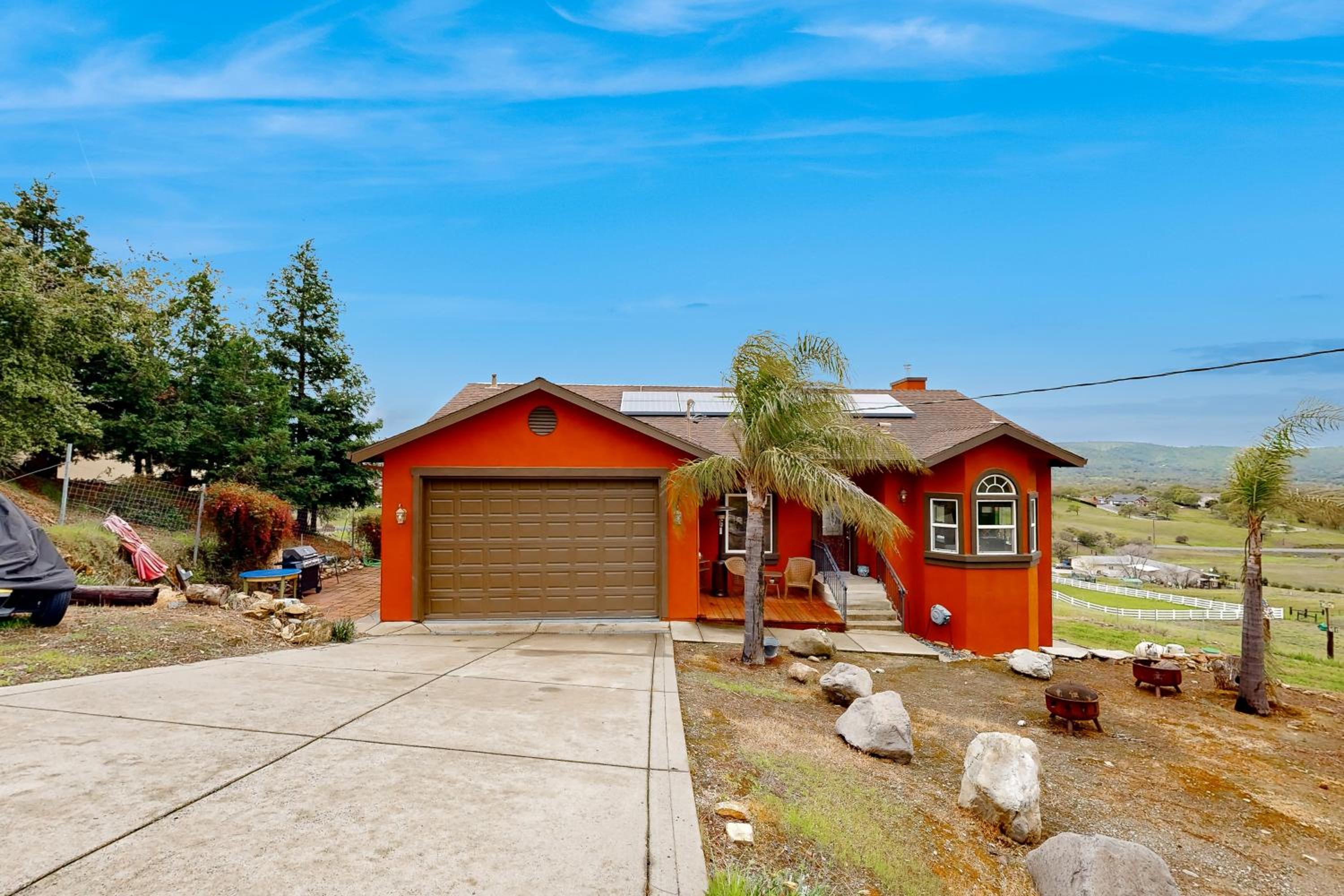 3BR Updated Mtn-View Home with Hot Tub and Fireplace