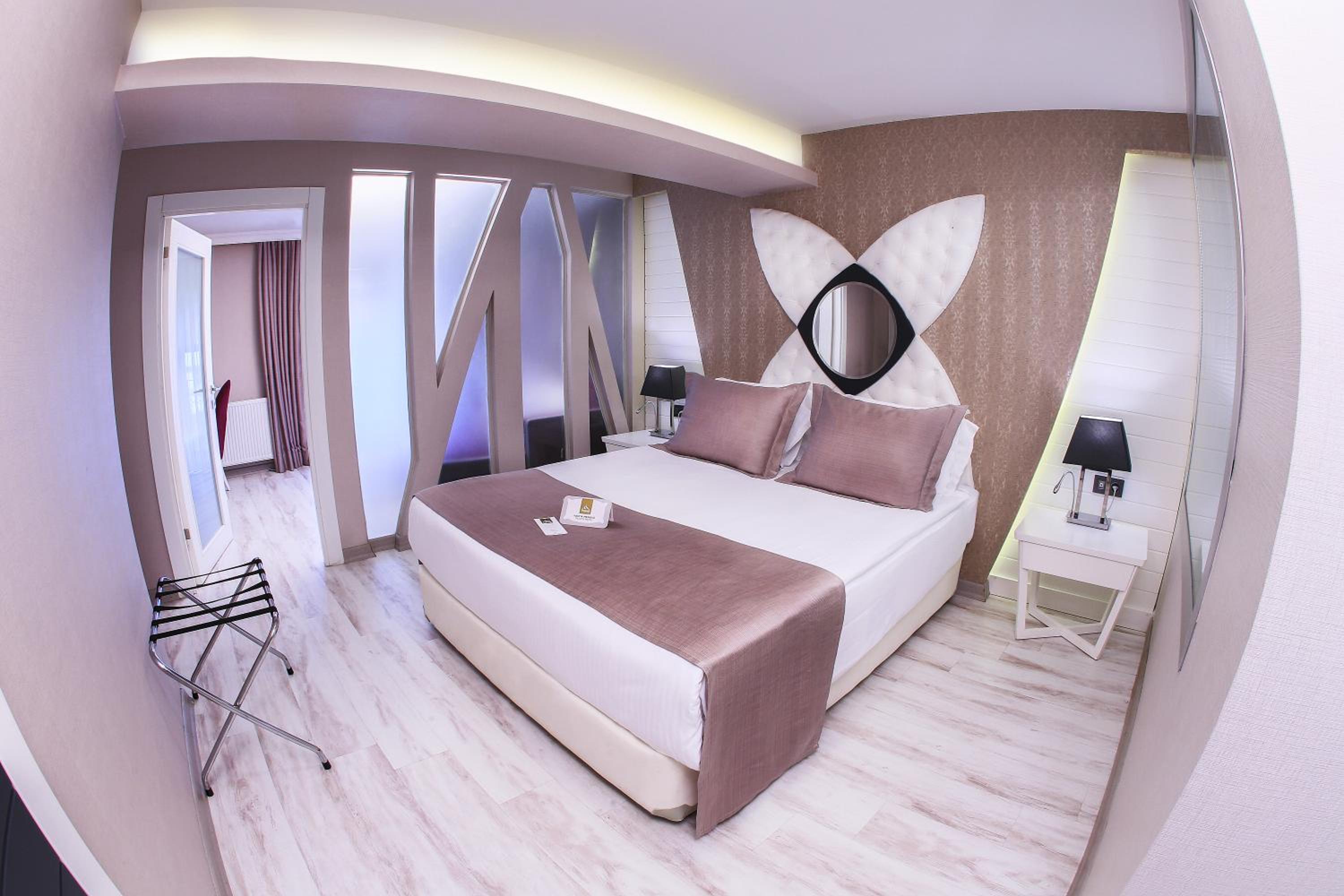 Demonti Hotel - Image 32