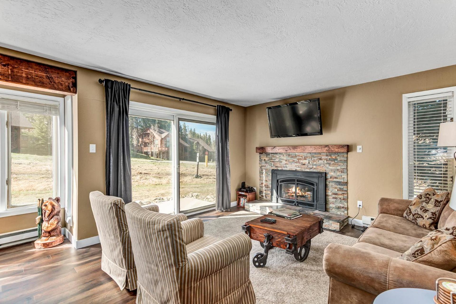 Four OClock Lodge #21 by Great Western Lodging view 2