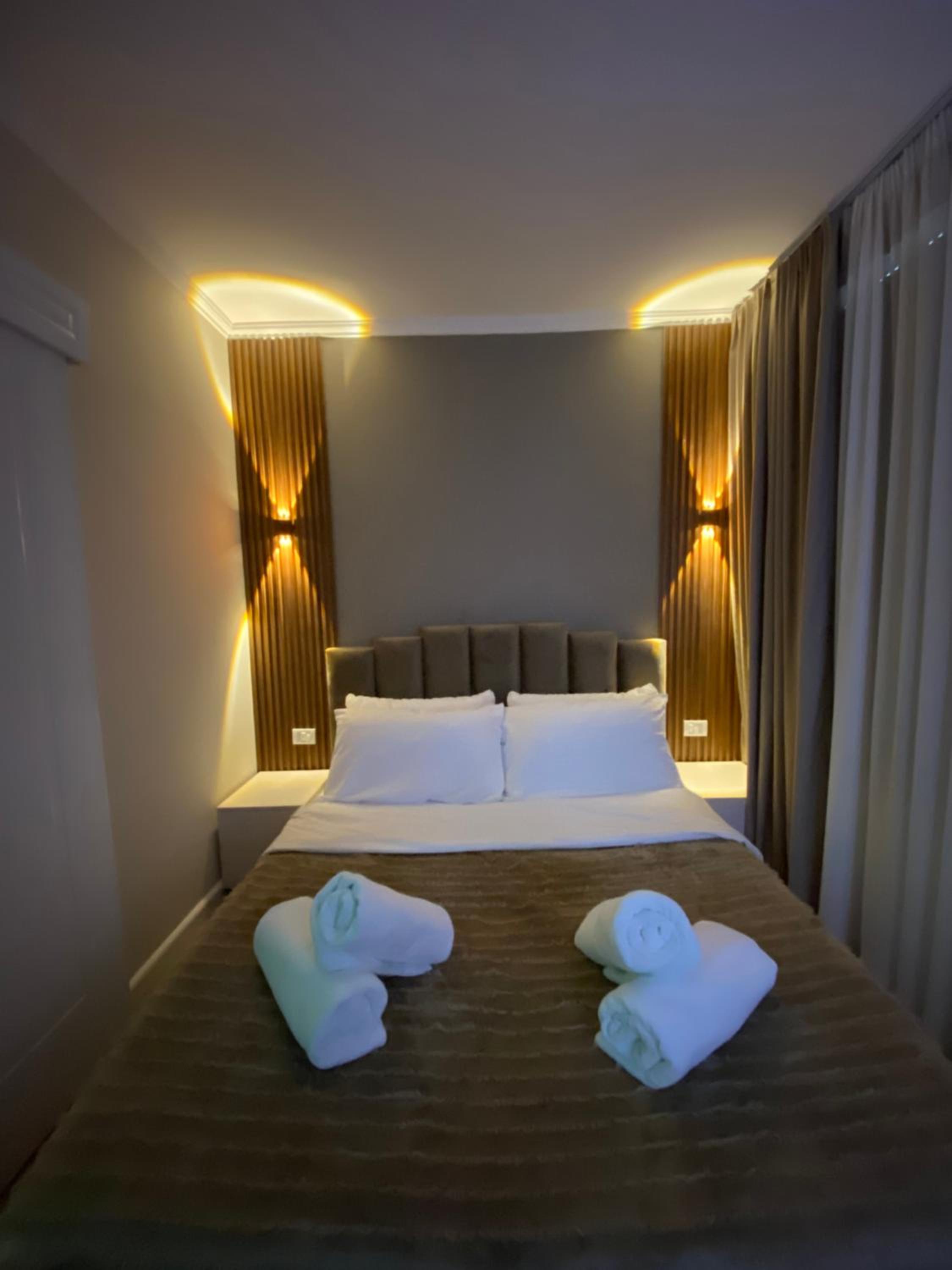 En's Beach Apartment (Two Steps From The Sea) Luxury Apartment in Mali i Robit, GOLEM