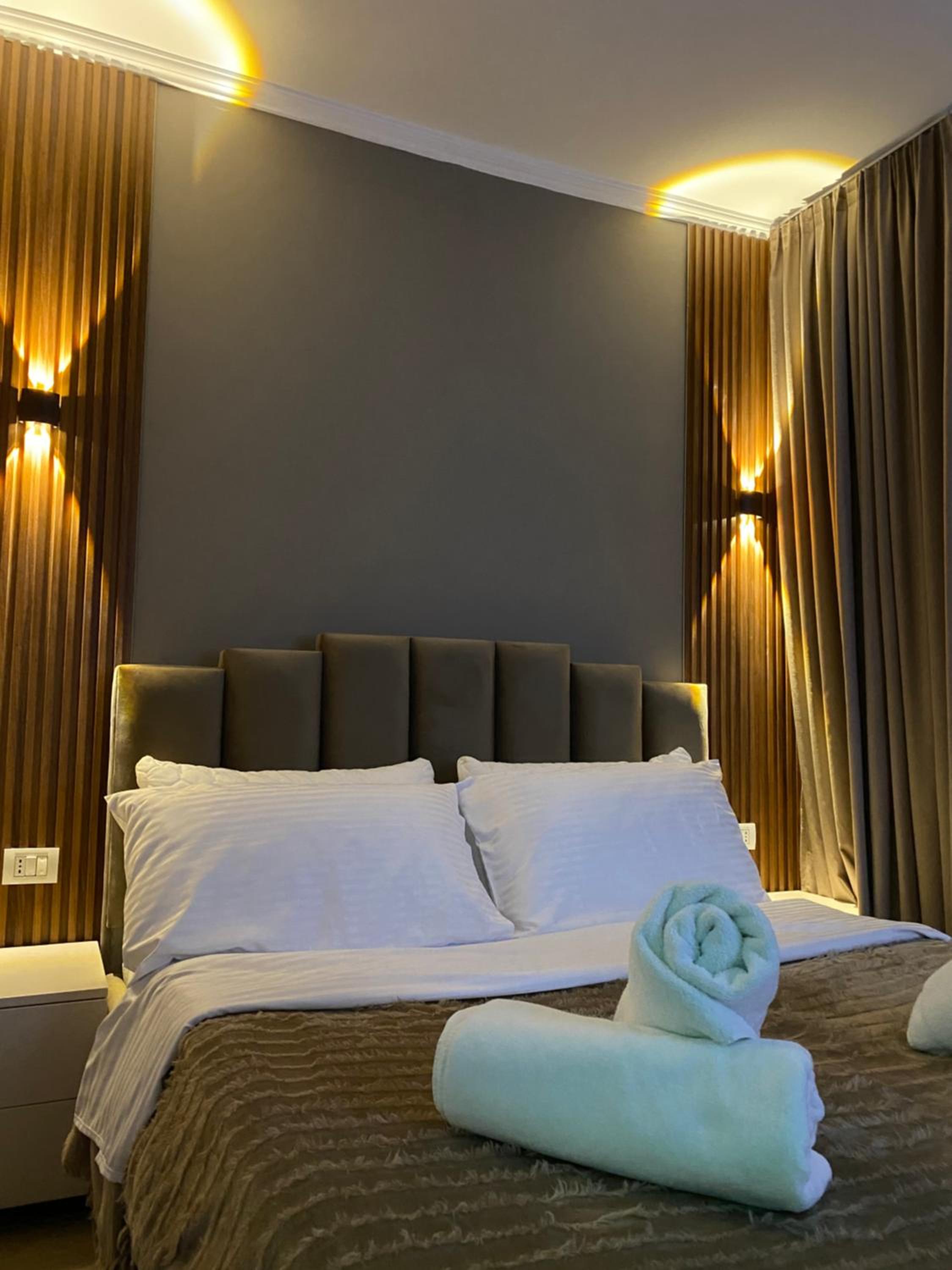 En's Beach Apartment (Two Steps From The Sea) Luxury Apartment in Mali i Robit, GOLEM