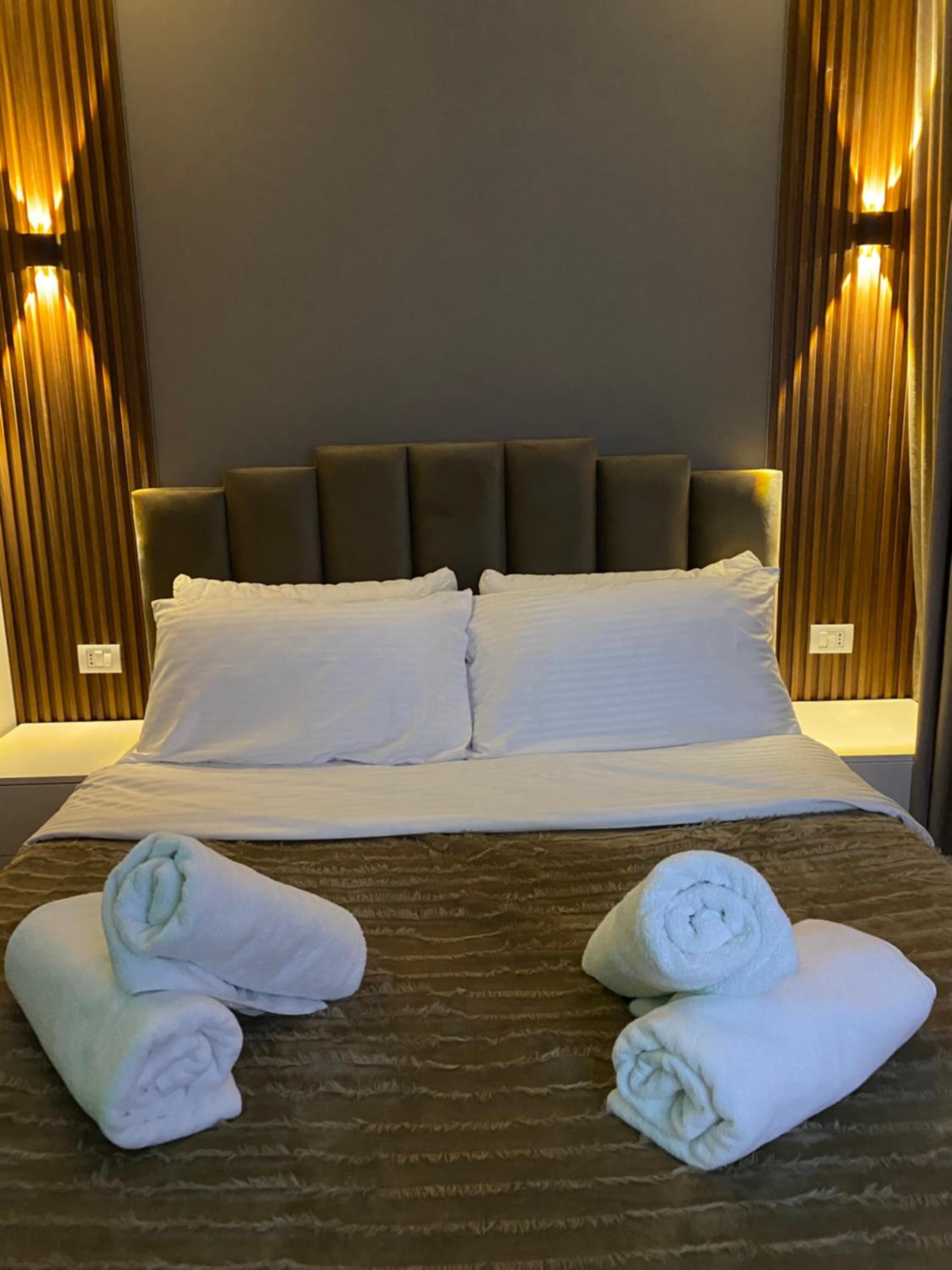 En's Beach Apartment (Two Steps From The Sea) Luxury Apartment in Mali i Robit, GOLEM