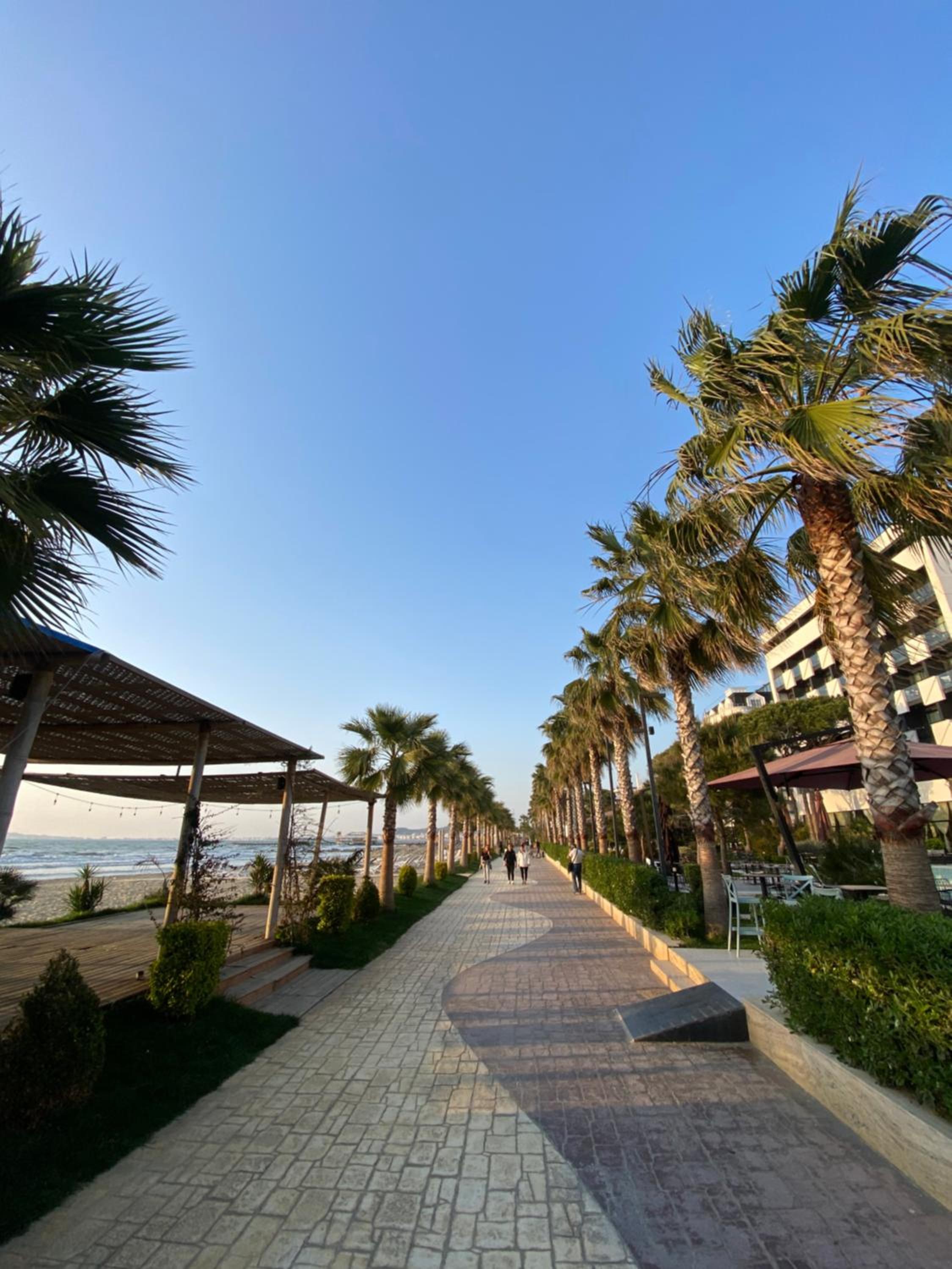 En's Beach Apartment (Two Steps From The Sea) Luxury Apartment in Mali i Robit, GOLEM