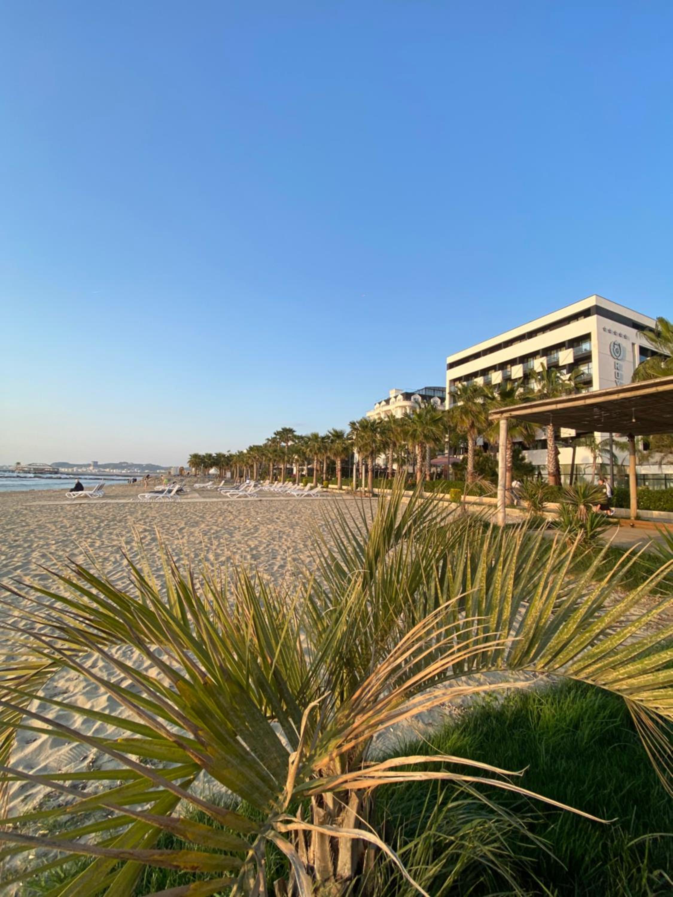 En's Beach Apartment (Two Steps From The Sea) Luxury Apartment in Mali i Robit, GOLEM
