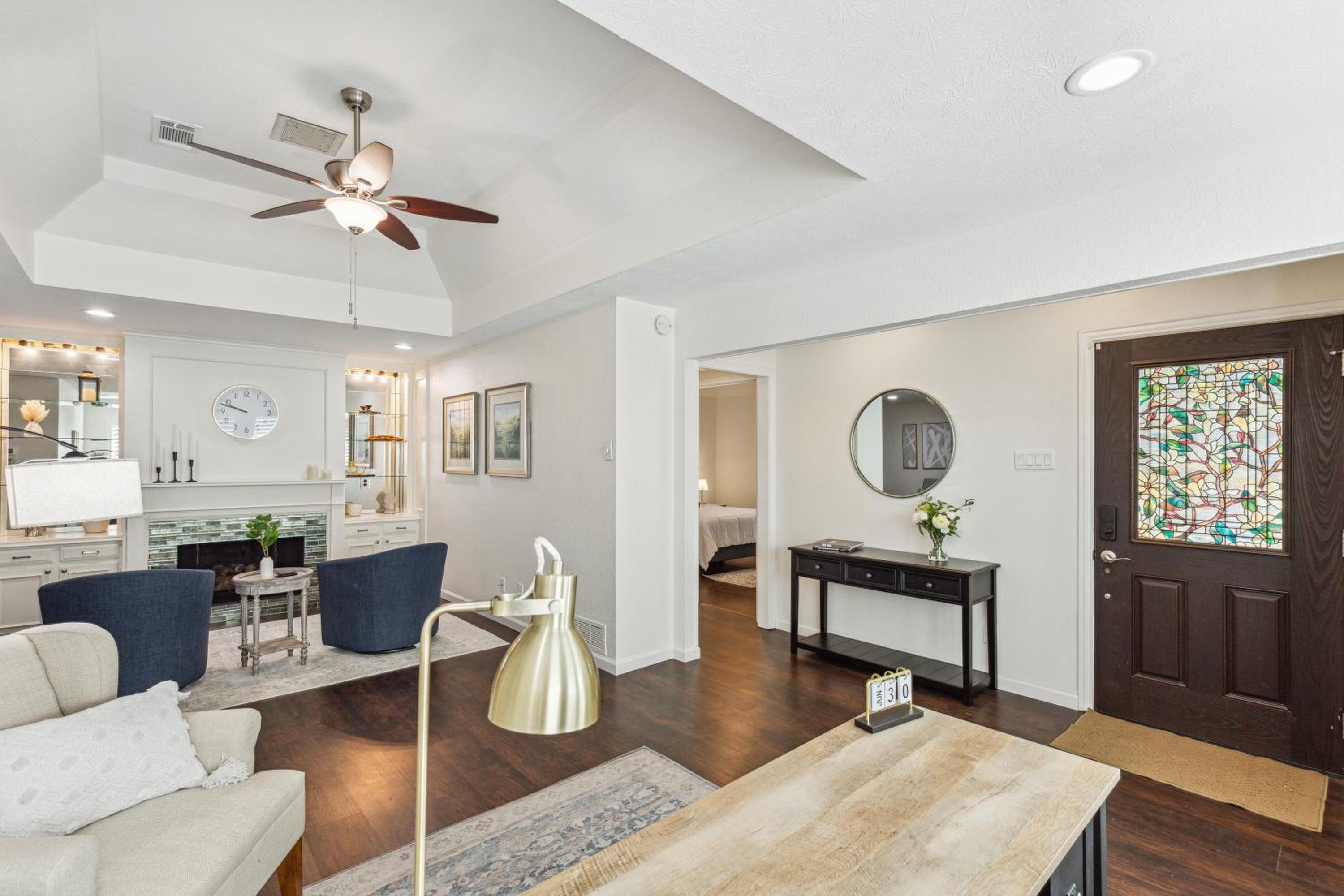 Dallas Gem: 3BR Prime Location view 2