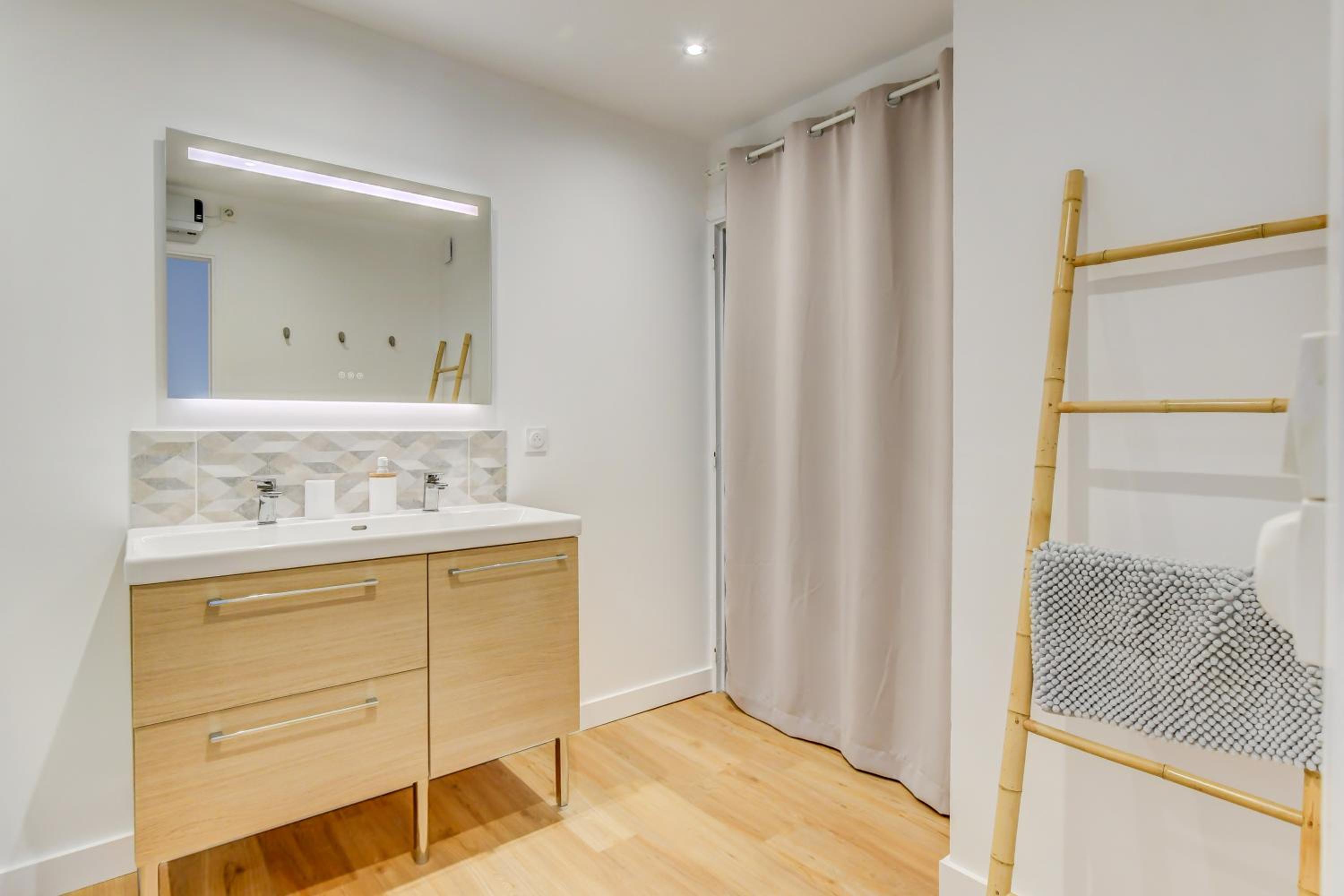 Sunset Duplex - Grand-Rond, Jardin des plantes, centre-ville, 2 BDRs 60m2, AC, Netflix - T3 60m2 avec clim