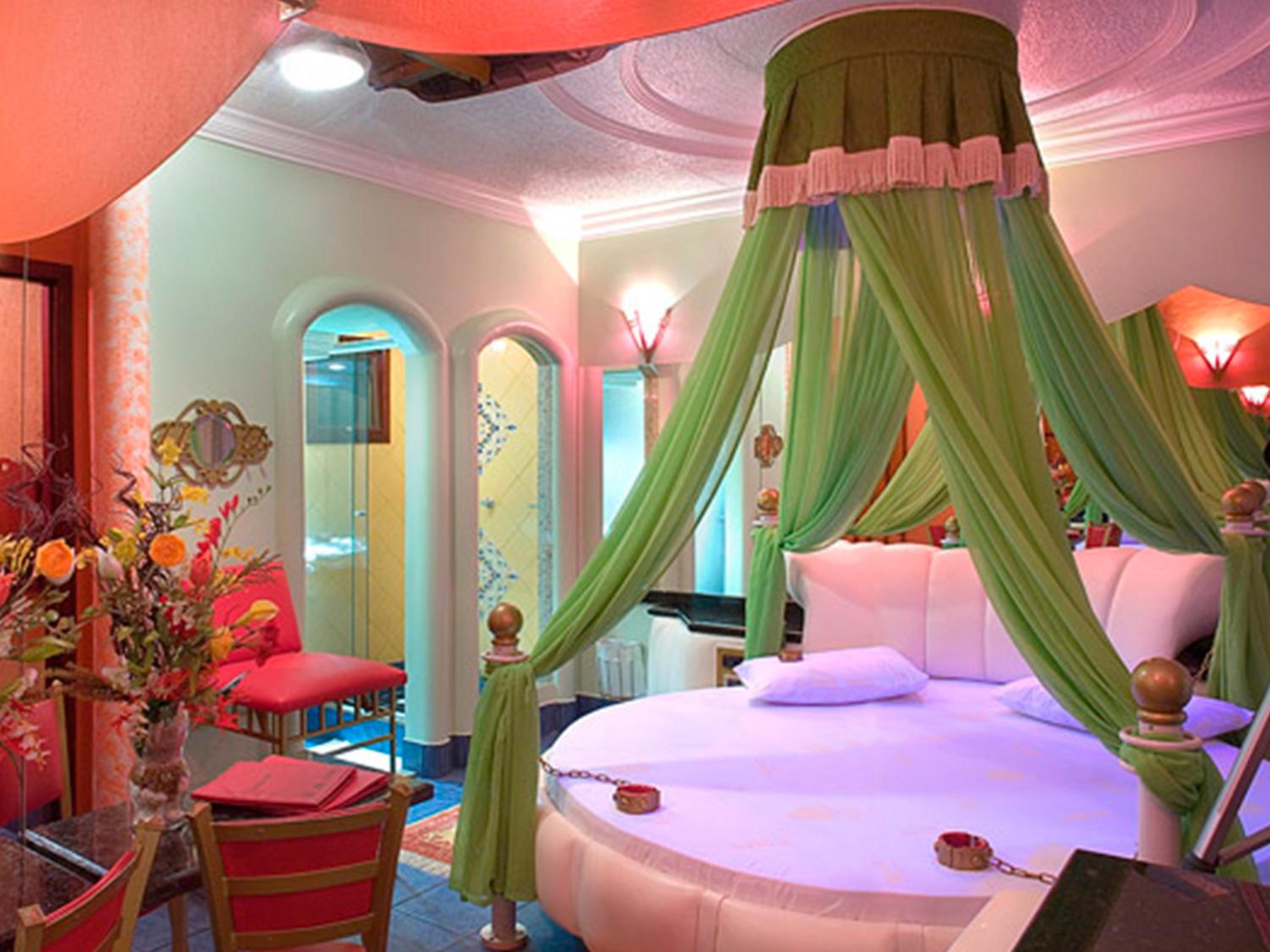 Xangai Motel by Drops
