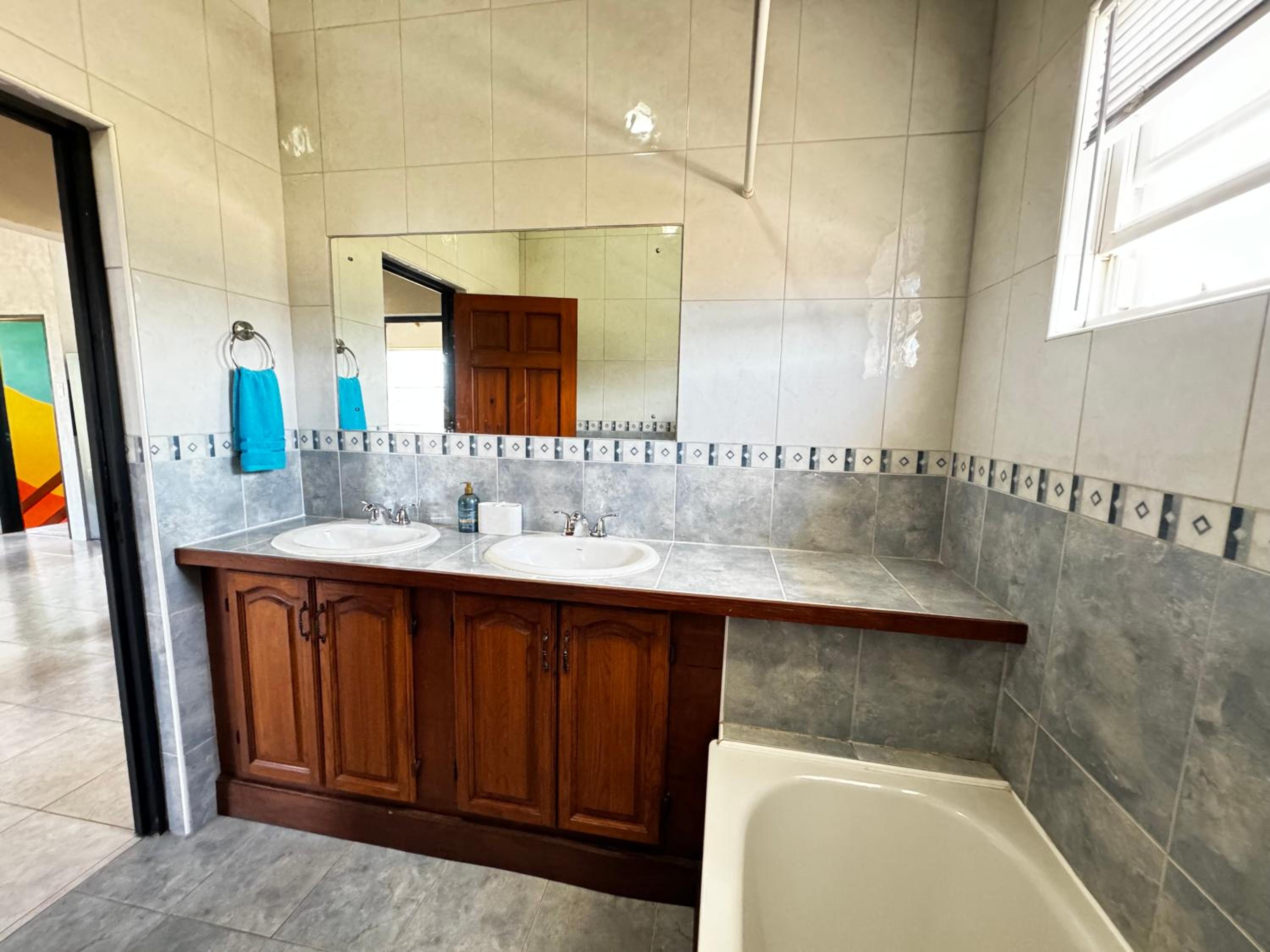 Lailamar Villa, Ocean View, AC & Pool - Entire Villa