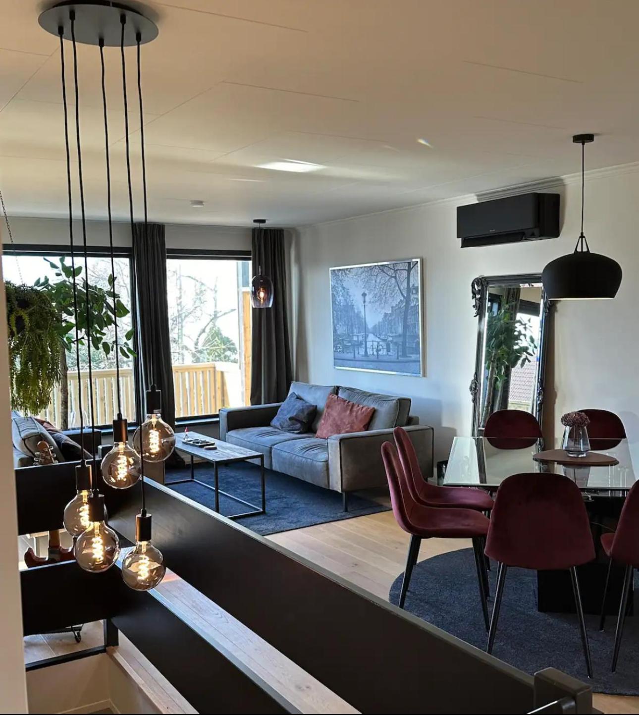 Newly Renovated Centrum House with Large Balcony