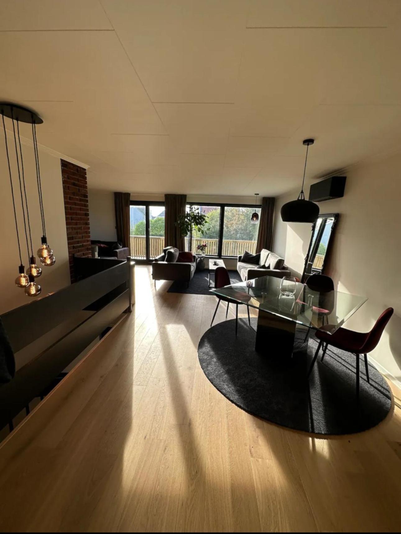 Newly Renovated Centrum House with Large Balcony