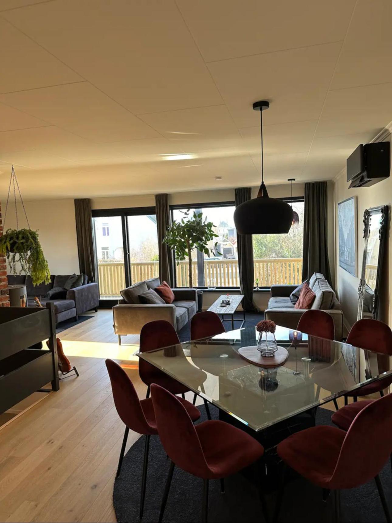 Newly Renovated Centrum House with Large Balcony