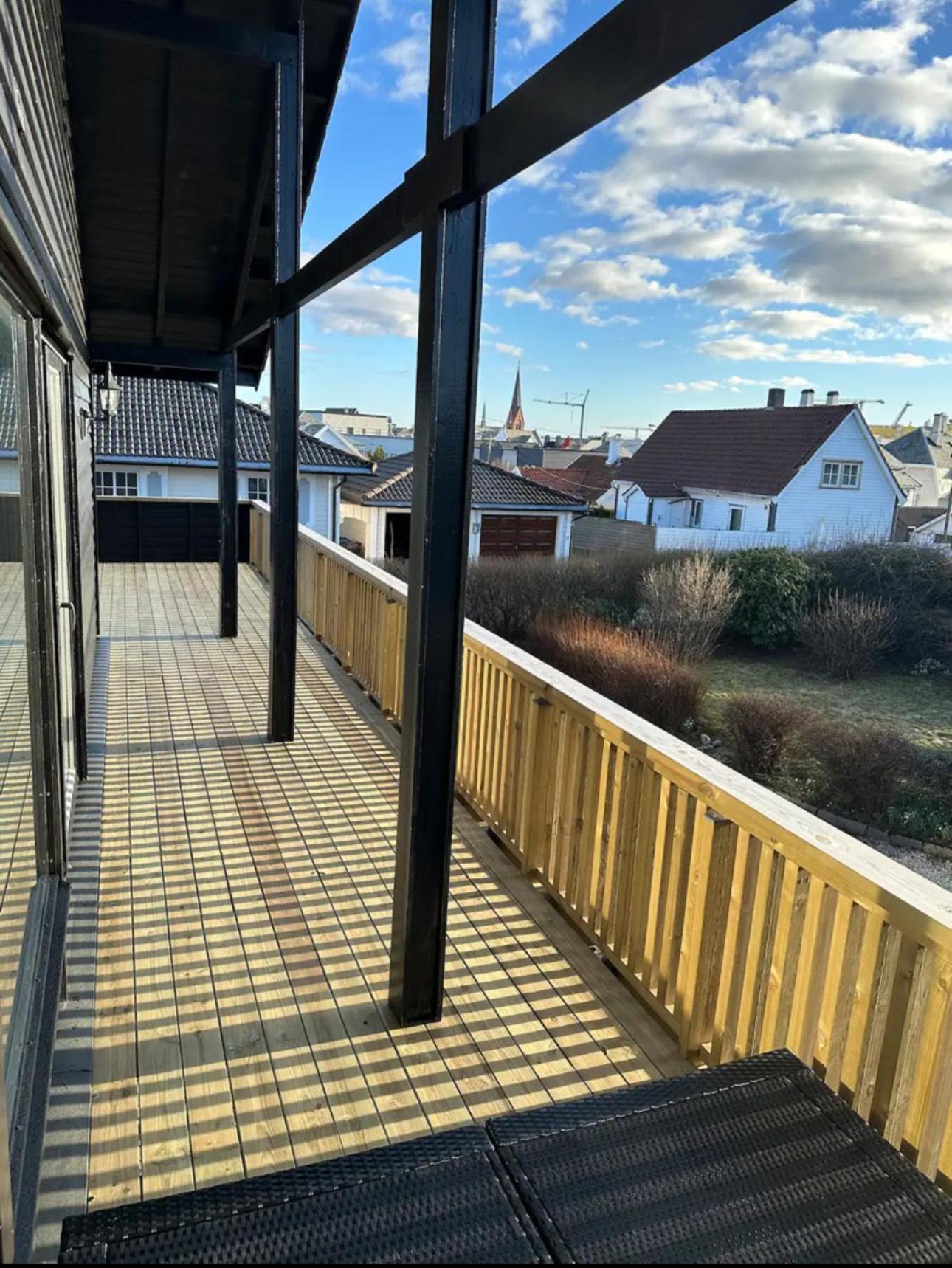 Newly Renovated Centrum House with Large Balcony
