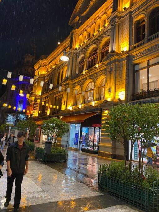 A cuadras del Obelisco y metros de Galerías Pacífico