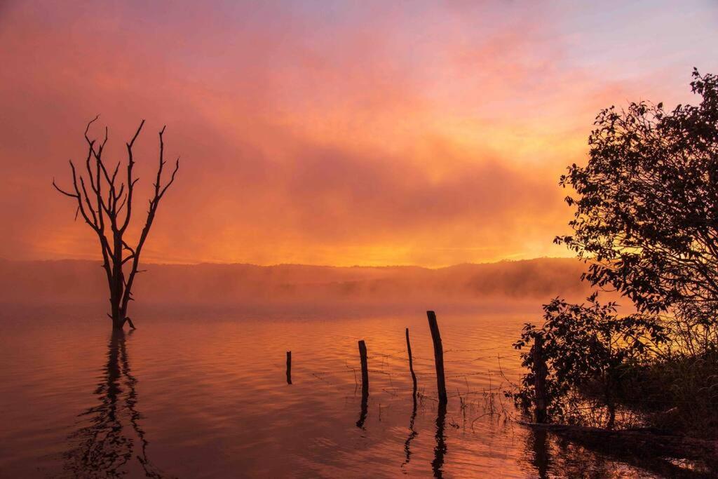 Rancho Divino Espírito Santo- Beira Lago Corumbá IV