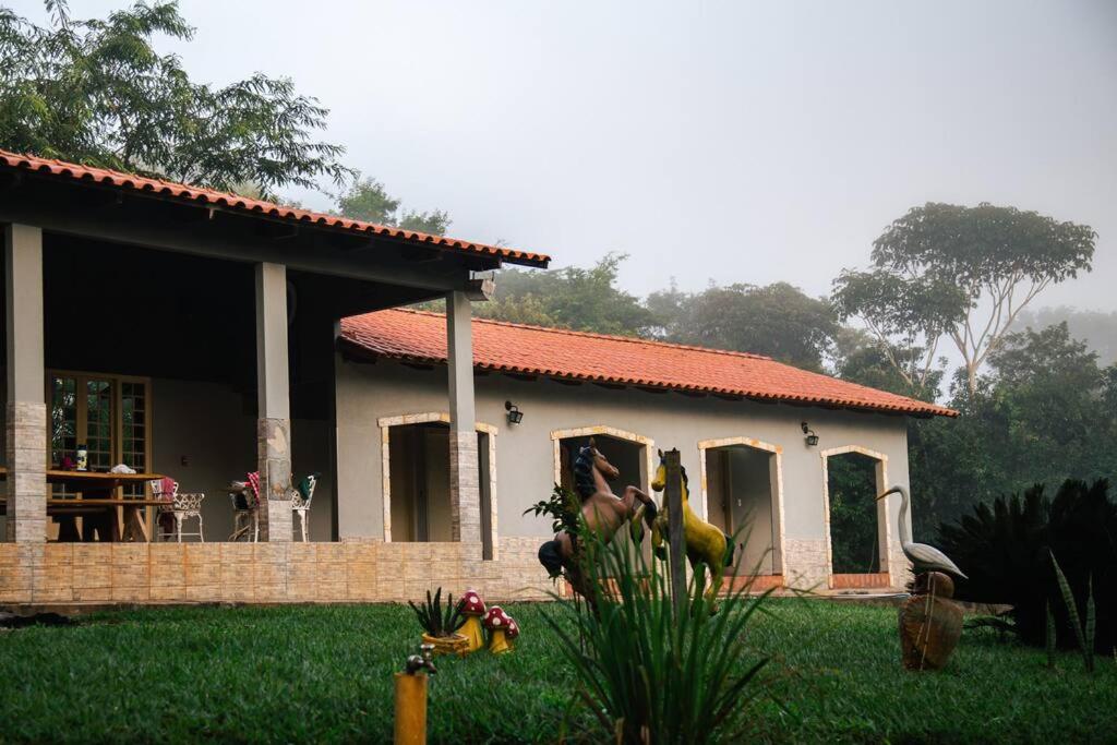 Rancho Divino Espírito Santo- Beira Lago Corumbá IV