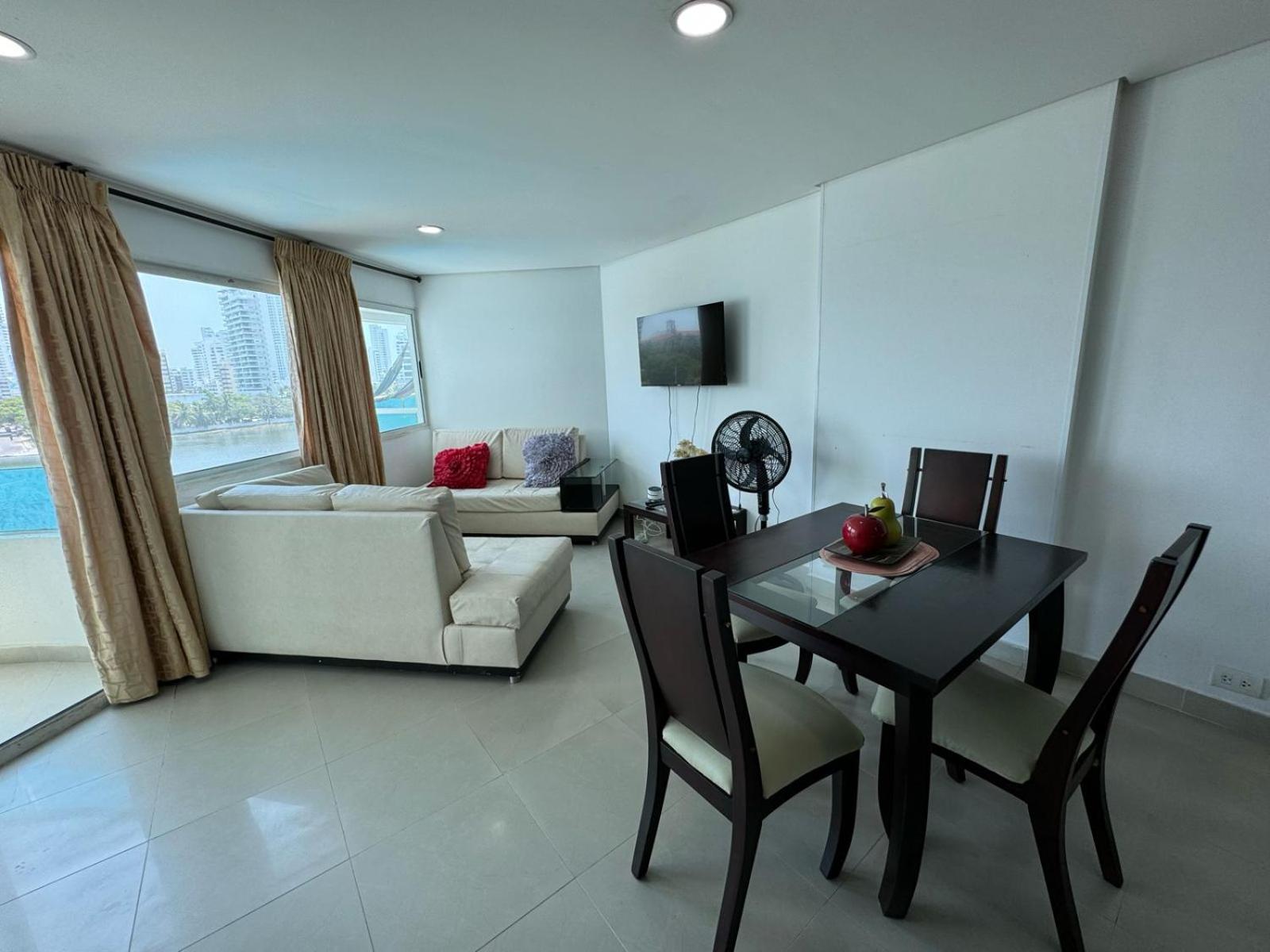 Apartamento en Laguito Ed Torres del Lago 604 ICDI