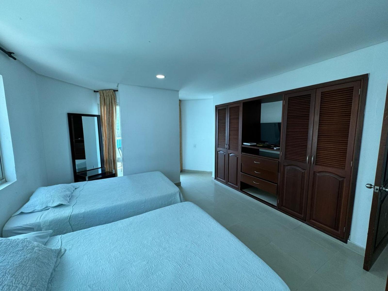 Apartamento en Laguito Ed Torres del Lago 604 ICDI