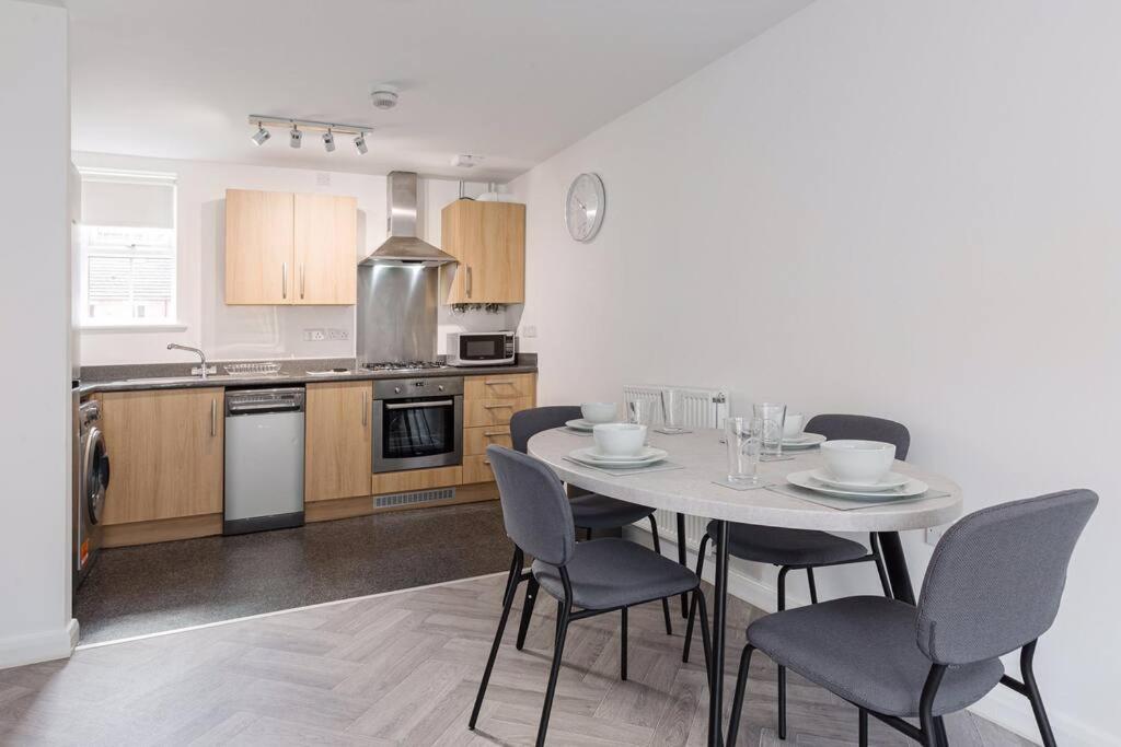 Stylish 2 bed flat/Liverpool city/Free parking view 3