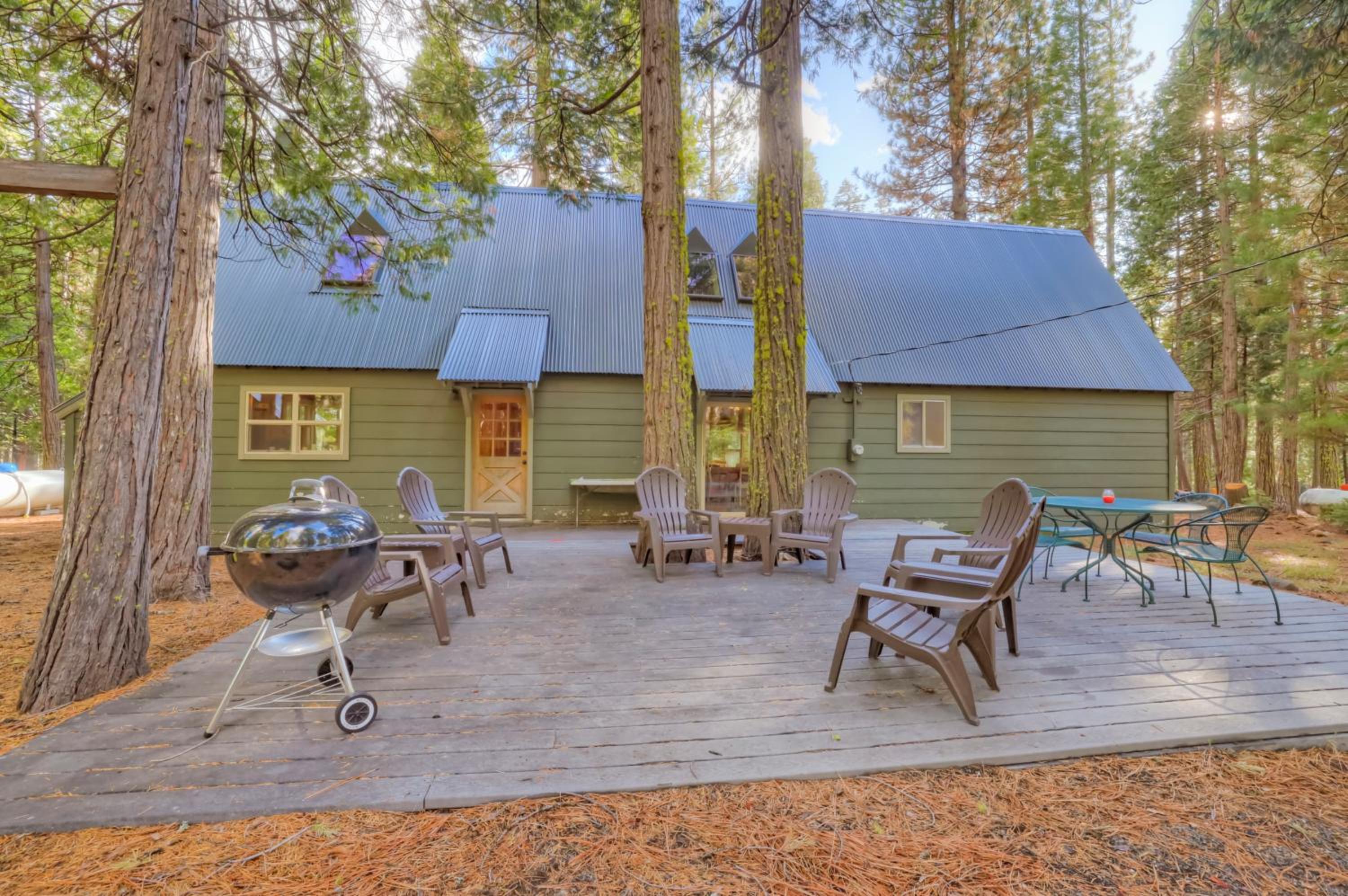 Spacious Classic Cabin Retreat- near Lassen view 3