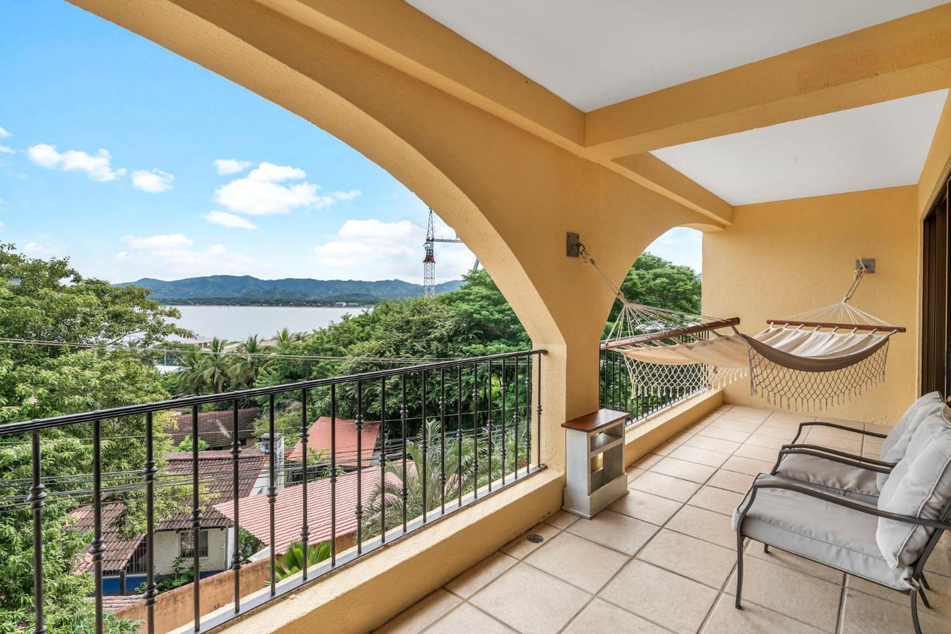 Newly remodeled unit in Flamingo with sweeping ocean views from big terrace