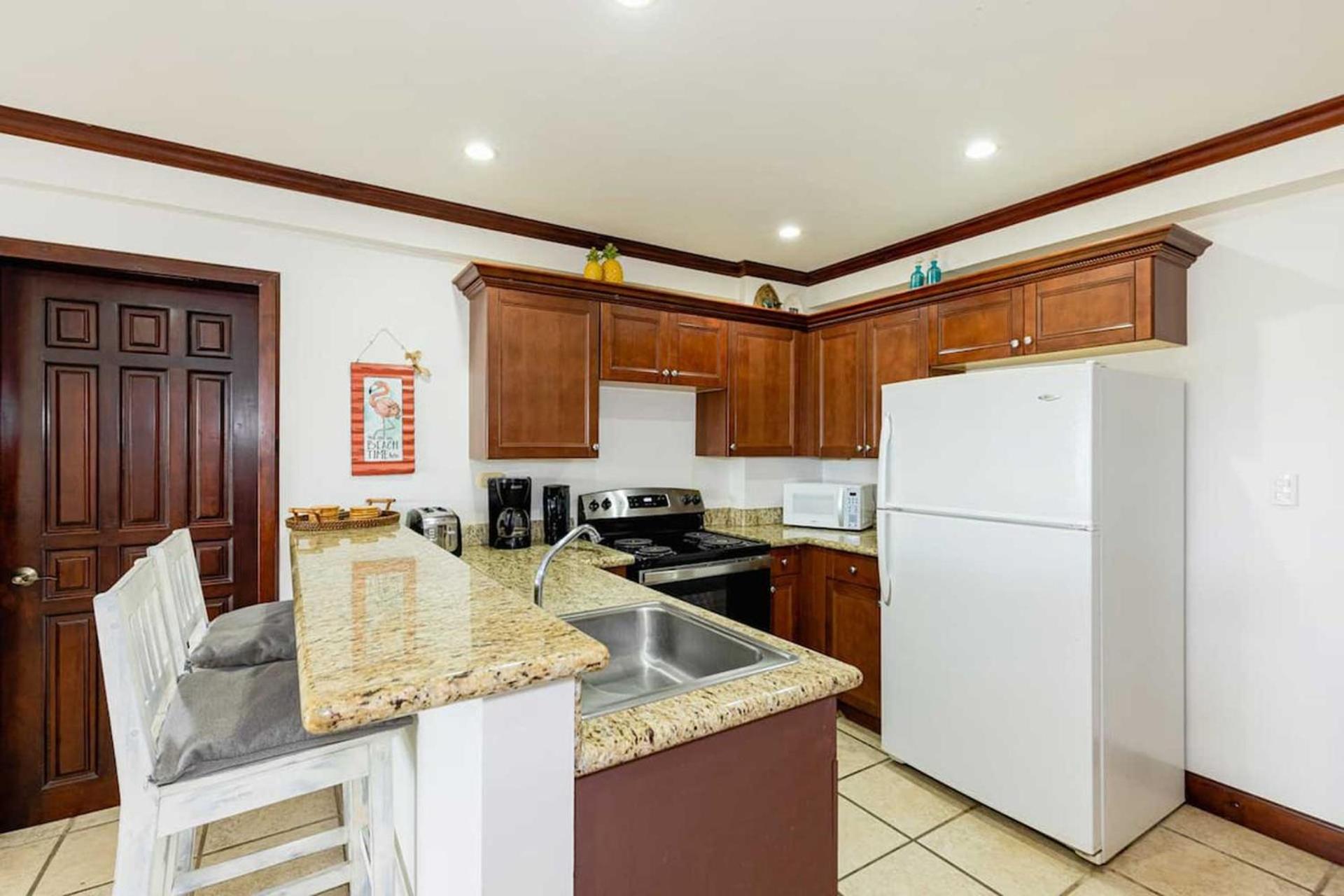 Newly remodeled unit in Flamingo with sweeping ocean views from big terrace