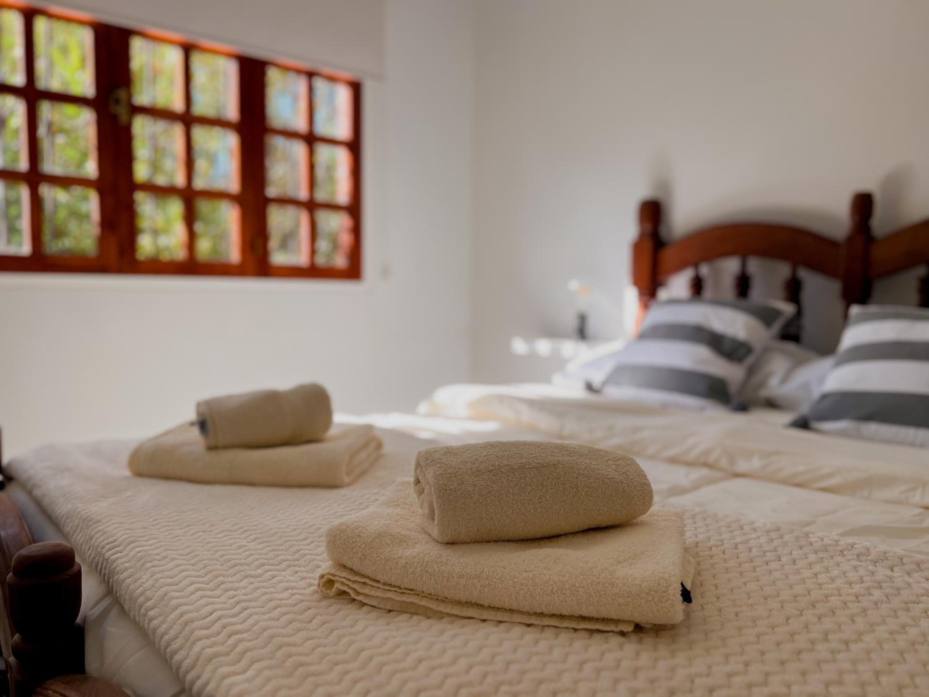 Casa con pileta, jardín y quincho