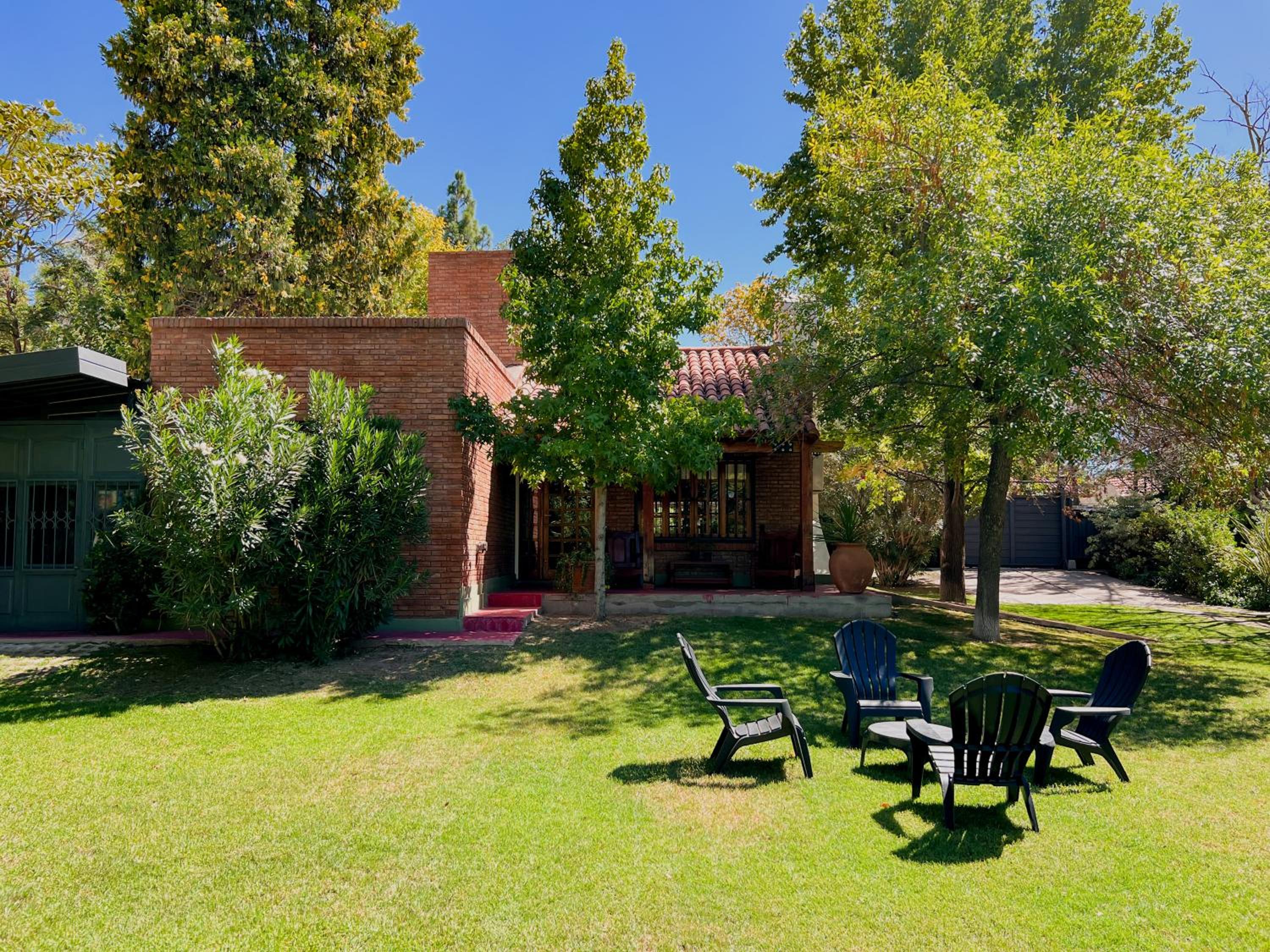 Casa con pileta, jardín y quincho - Image 3