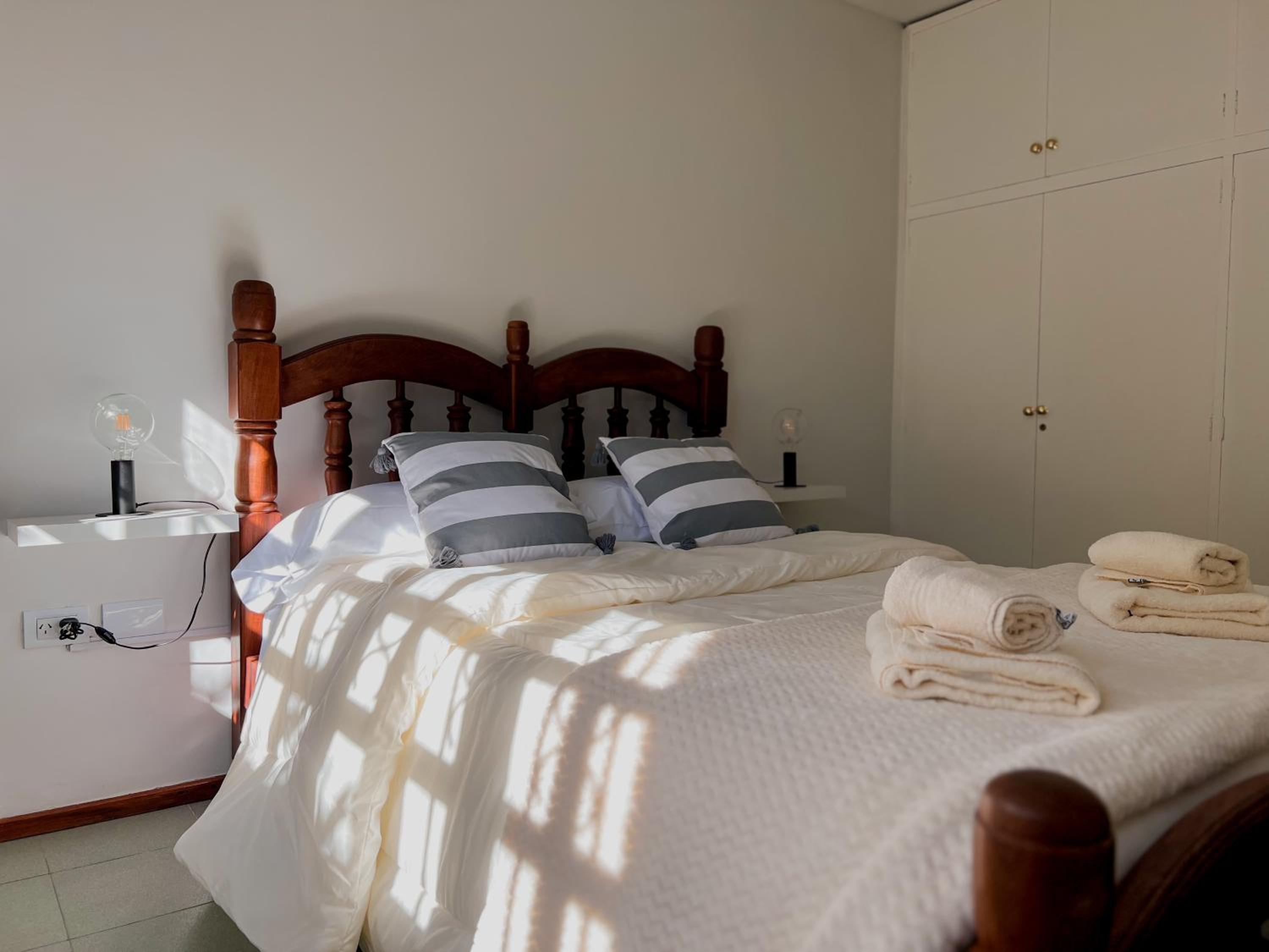Casa con pileta, jardín y quincho