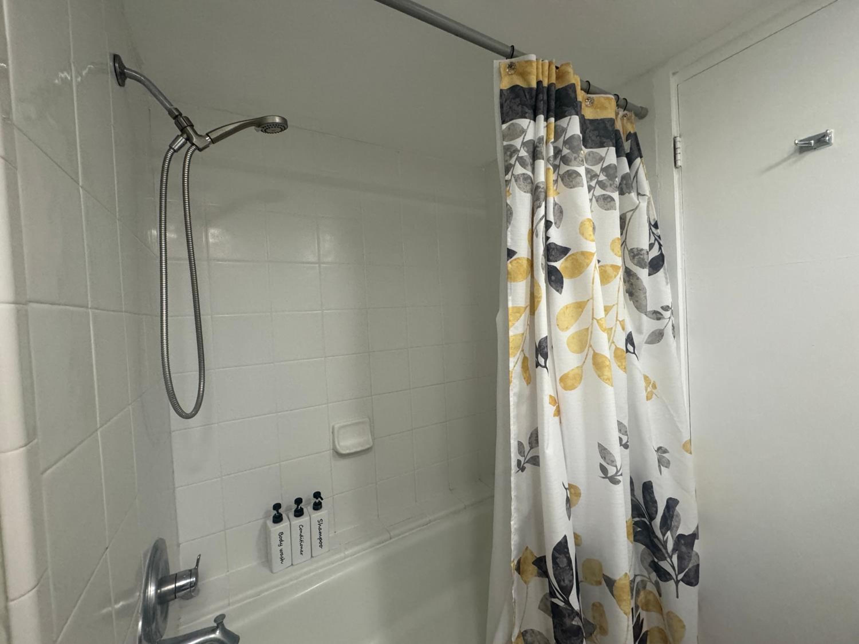 Tropical Studios at Marine Surf Waikiki - FREE PARKING - BEST LOCATION - FULL KITCHEN - SWIMMING POOL 照片第 13 張,共 263 張