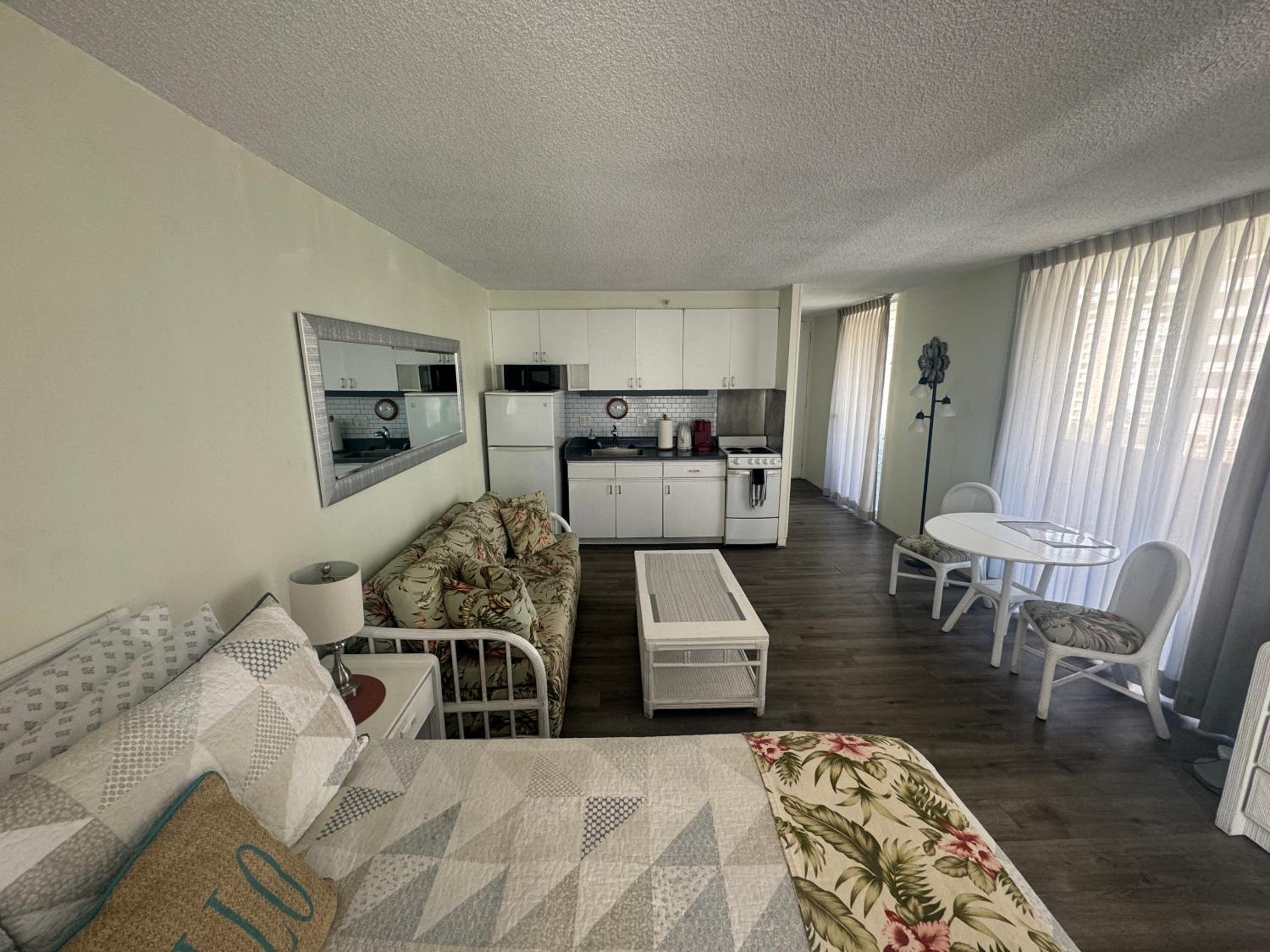 Tropical Studios at Marine Surf Waikiki - FREE PARKING - BEST LOCATION - FULL KITCHEN - SWIMMING POOL 照片第 235 張,共 263 張