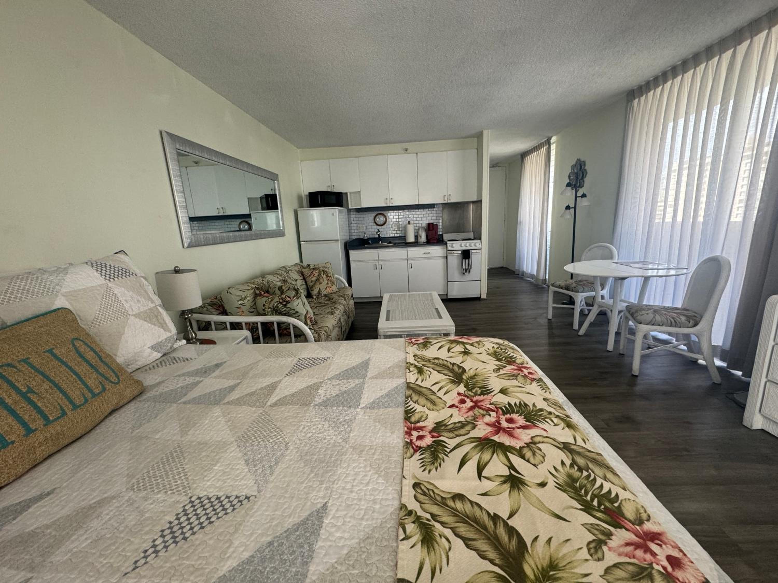 Tropical Studios at Marine Surf Waikiki - FREE PARKING - BEST LOCATION - FULL KITCHEN - SWIMMING POOL 照片第 237 張,共 263 張