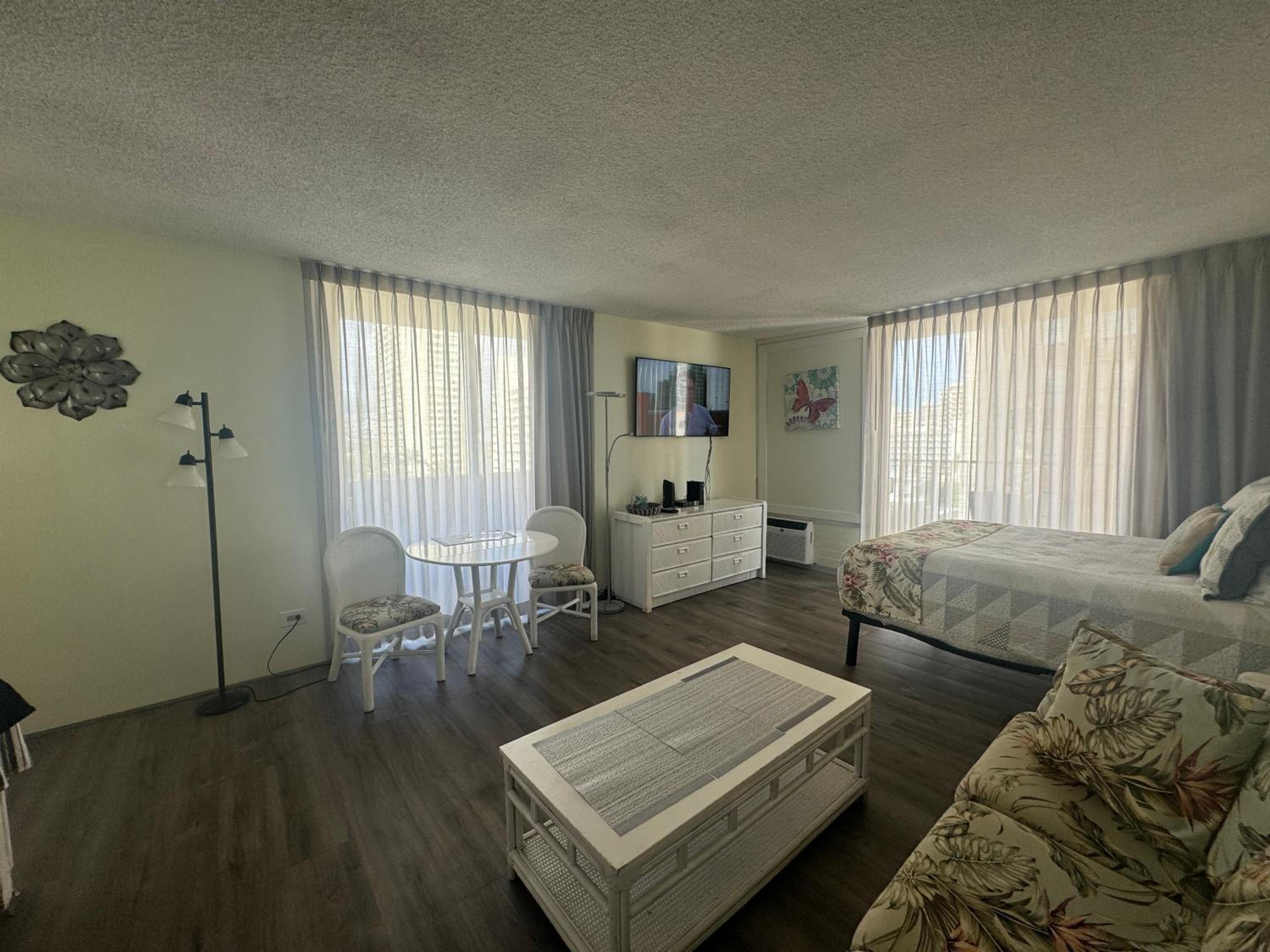 Tropical Studios at Marine Surf Waikiki - FREE PARKING - BEST LOCATION - FULL KITCHEN - SWIMMING POOL 照片第 149 張,共 263 張