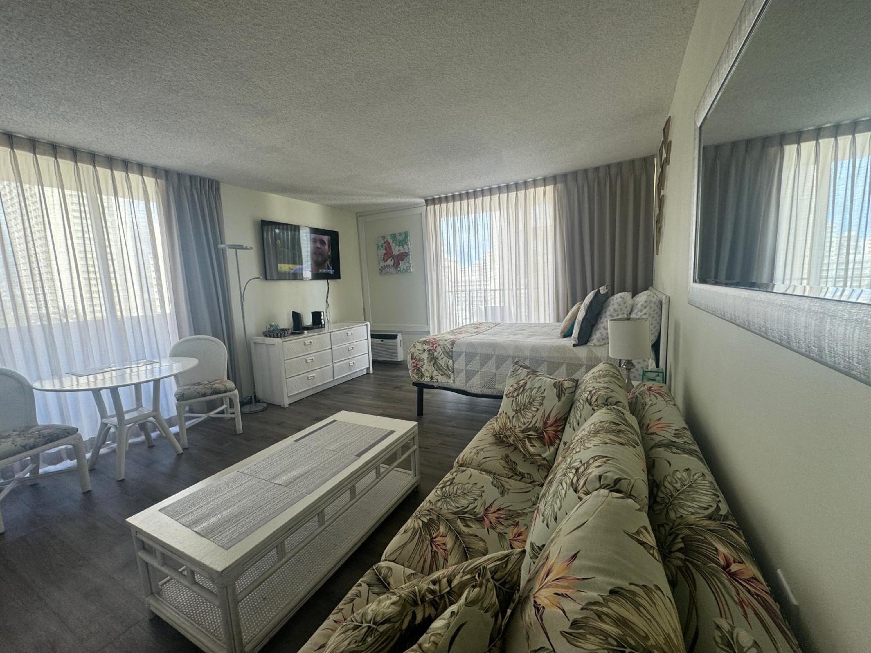Tropical Studios at Marine Surf Waikiki - FREE PARKING - BEST LOCATION - FULL KITCHEN - SWIMMING POOL 照片第 117 張,共 263 張