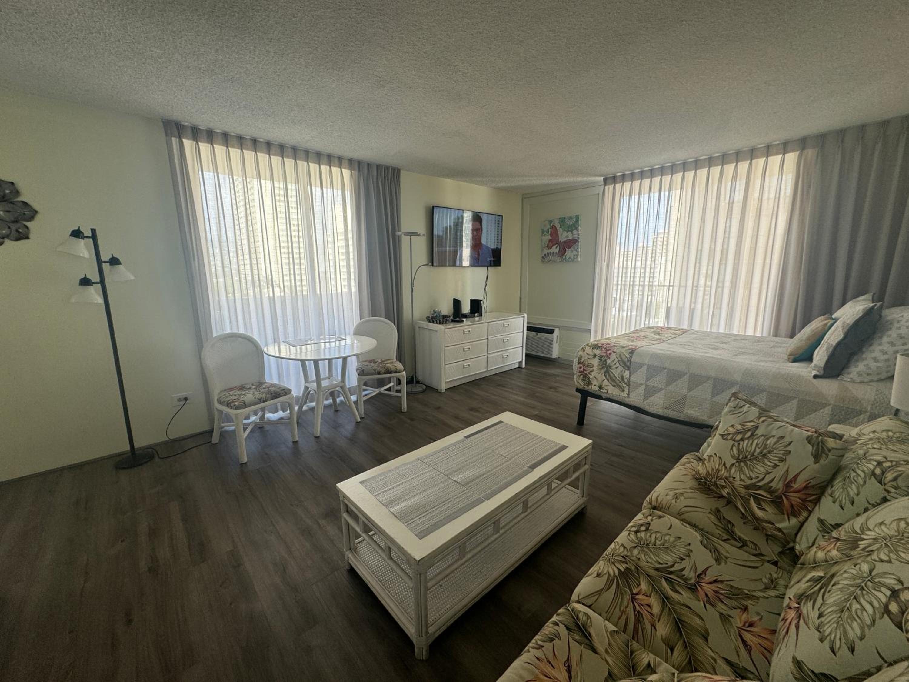 Tropical Studios at Marine Surf Waikiki - FREE PARKING - BEST LOCATION - FULL KITCHEN - SWIMMING POOL 照片第 131 張,共 263 張