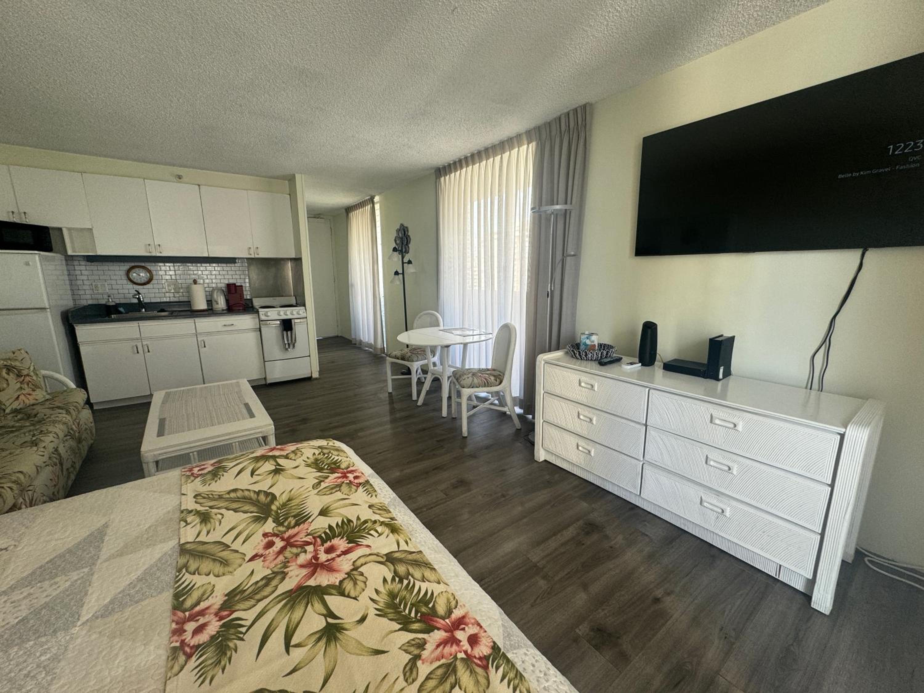 Tropical Studios at Marine Surf Waikiki - FREE PARKING - BEST LOCATION - FULL KITCHEN - SWIMMING POOL 照片第 153 張,共 263 張