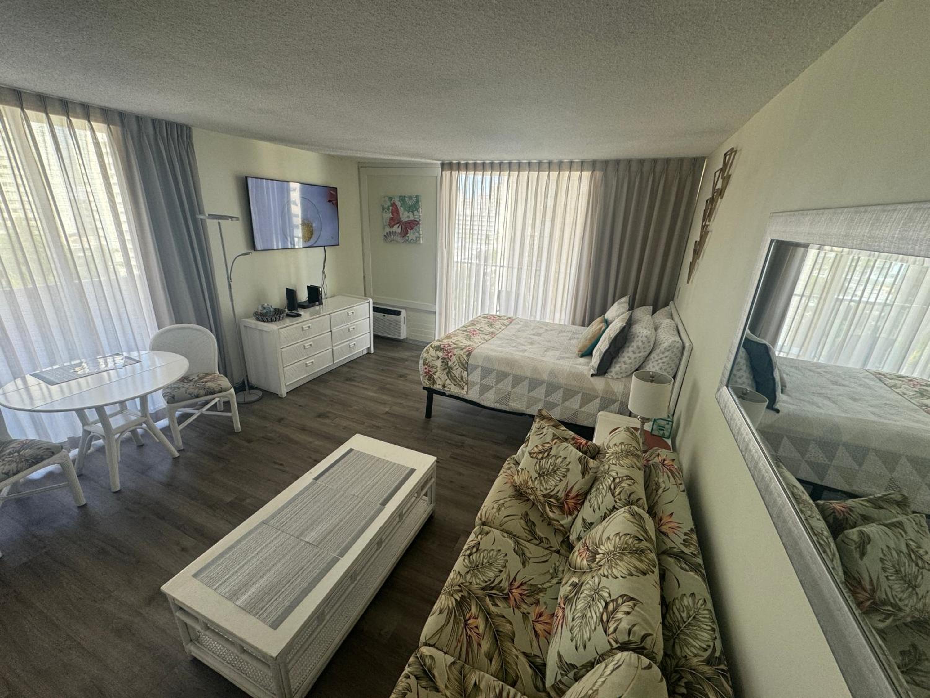 Tropical Studios at Marine Surf Waikiki - FREE PARKING - BEST LOCATION - FULL KITCHEN - SWIMMING POOL 照片第 77 張,共 263 張