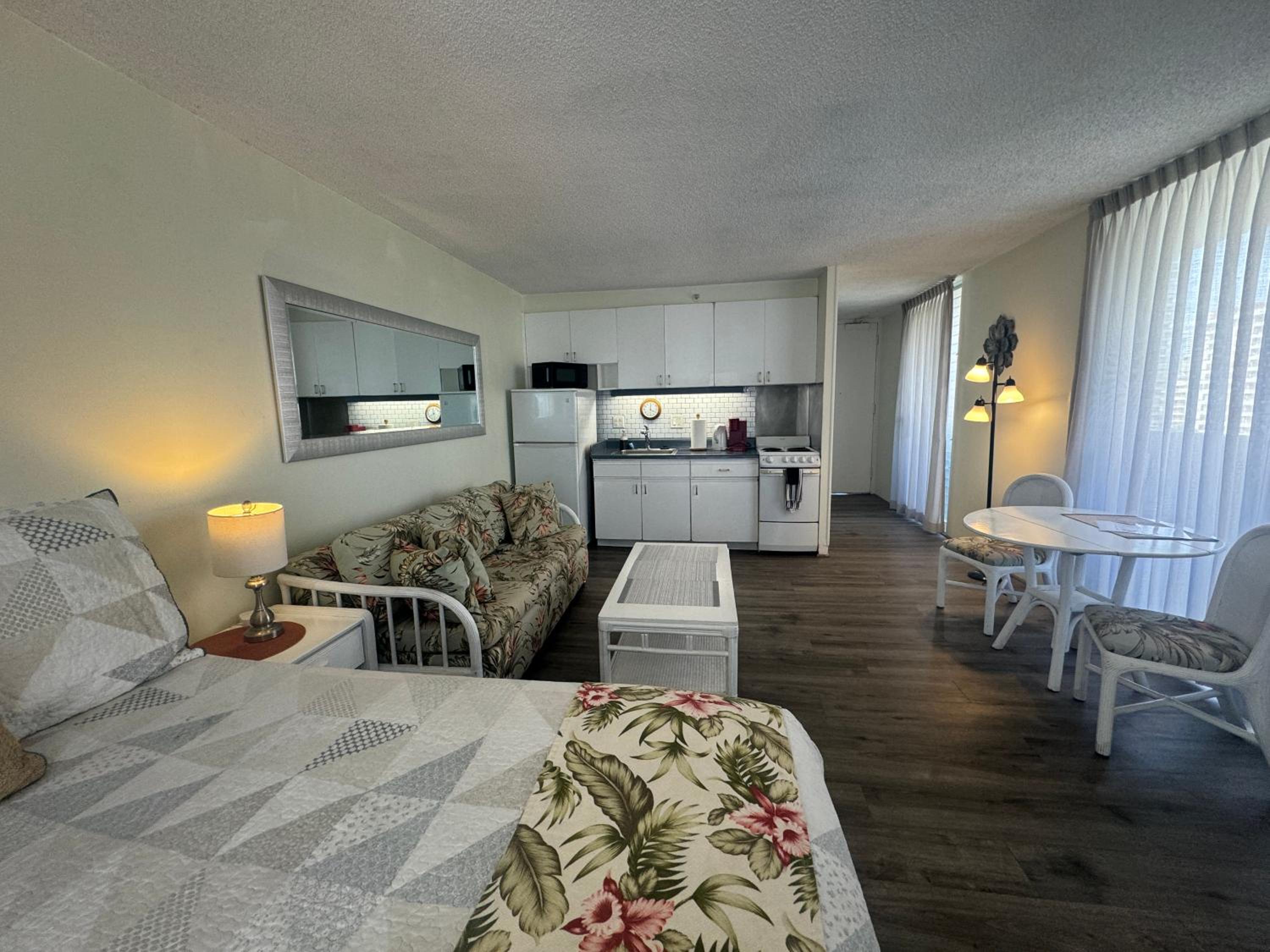Tropical Studios at Marine Surf Waikiki - FREE PARKING - BEST LOCATION - FULL KITCHEN - SWIMMING POOL 照片第 206 張,共 263 張