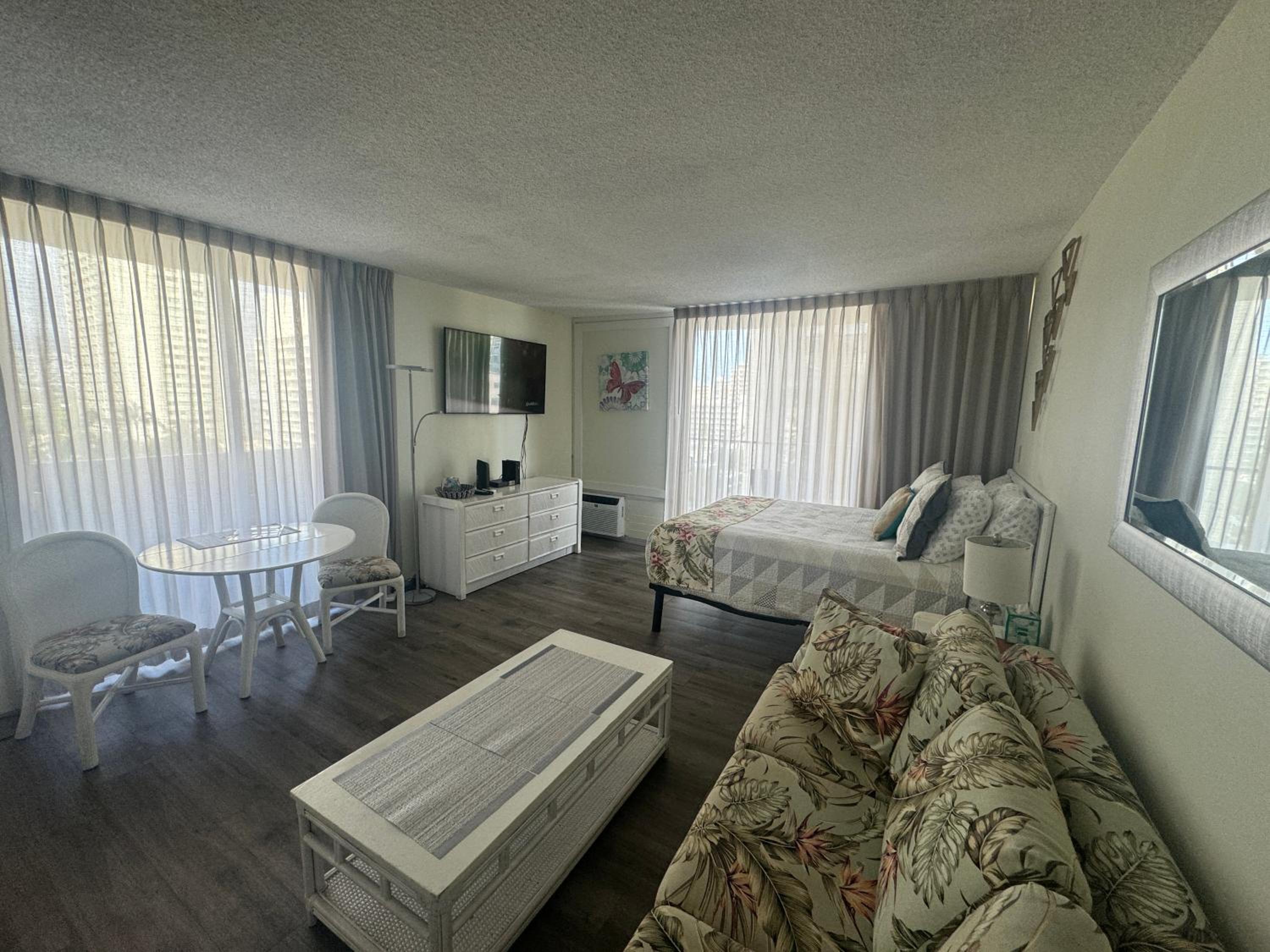 Tropical Studios at Marine Surf Waikiki - FREE PARKING - BEST LOCATION - FULL KITCHEN - SWIMMING POOL 照片第 246 張,共 263 張