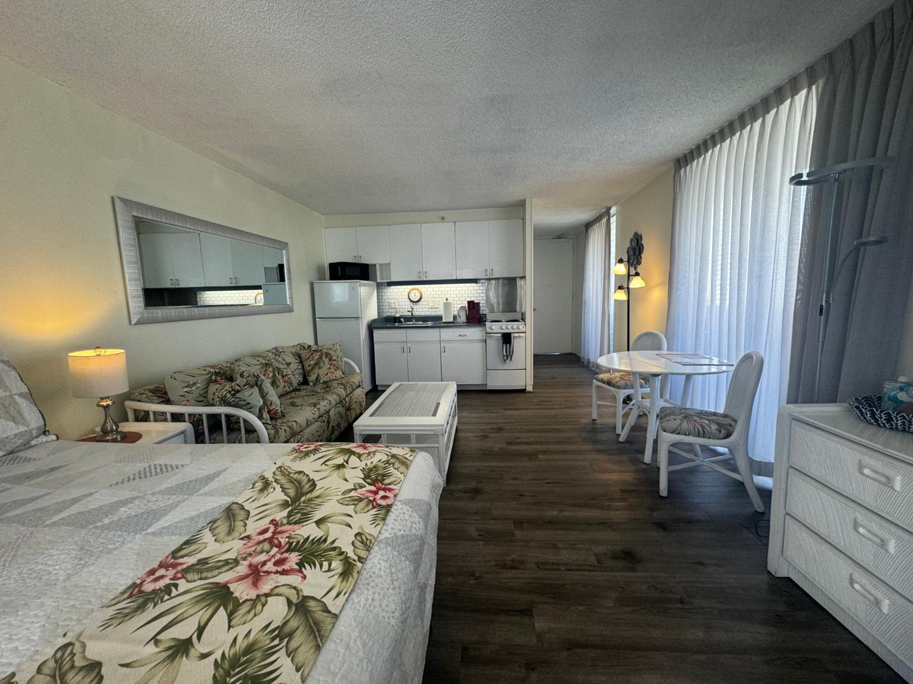 Tropical Studios at Marine Surf Waikiki - FREE PARKING - BEST LOCATION - FULL KITCHEN - SWIMMING POOL 照片第 251 張,共 263 張