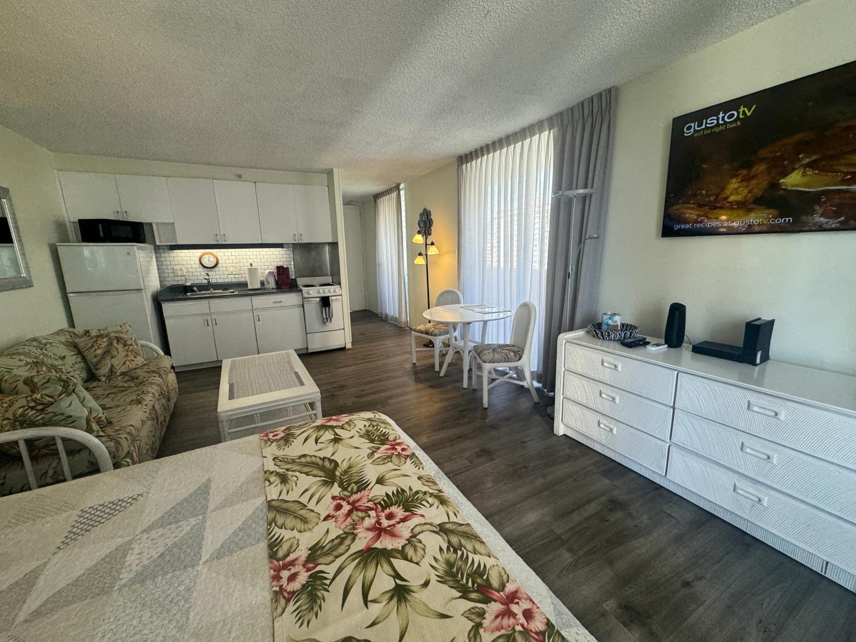 Tropical Studios at Marine Surf Waikiki - FREE PARKING - BEST LOCATION - FULL KITCHEN - SWIMMING POOL 照片第 161 張,共 263 張