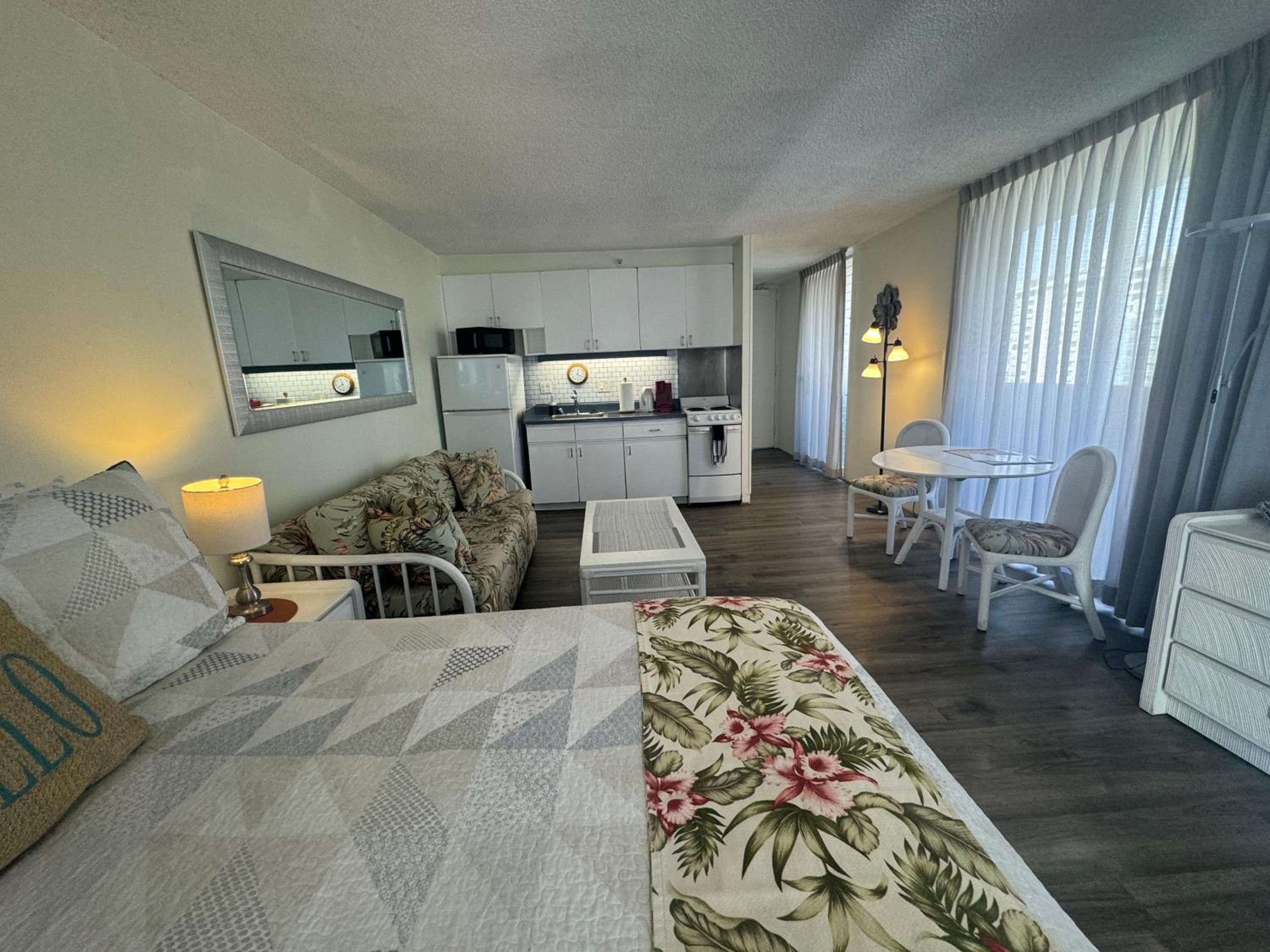 Tropical Studios at Marine Surf Waikiki - FREE PARKING - BEST LOCATION - FULL KITCHEN - SWIMMING POOL 照片第 20 張,共 263 張
